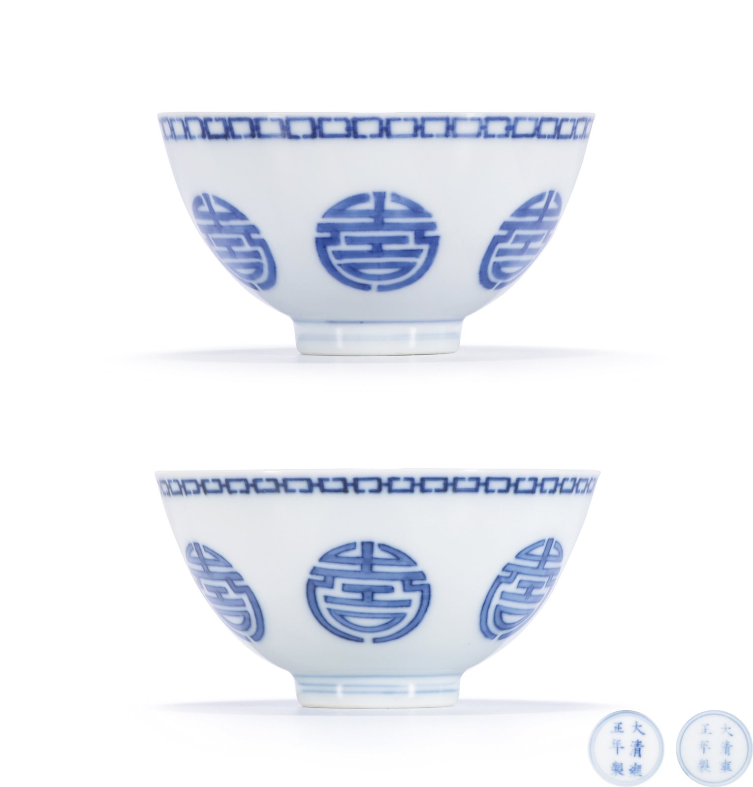 青花团寿纹杯一对