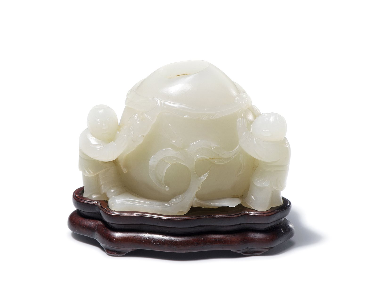 白玉雕童子捧寿桃纹水盂
