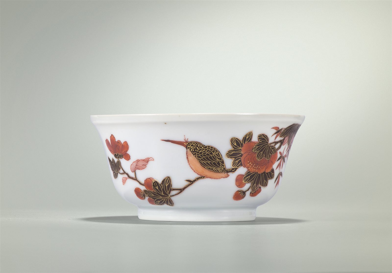 粉彩描金花鸟纹碗