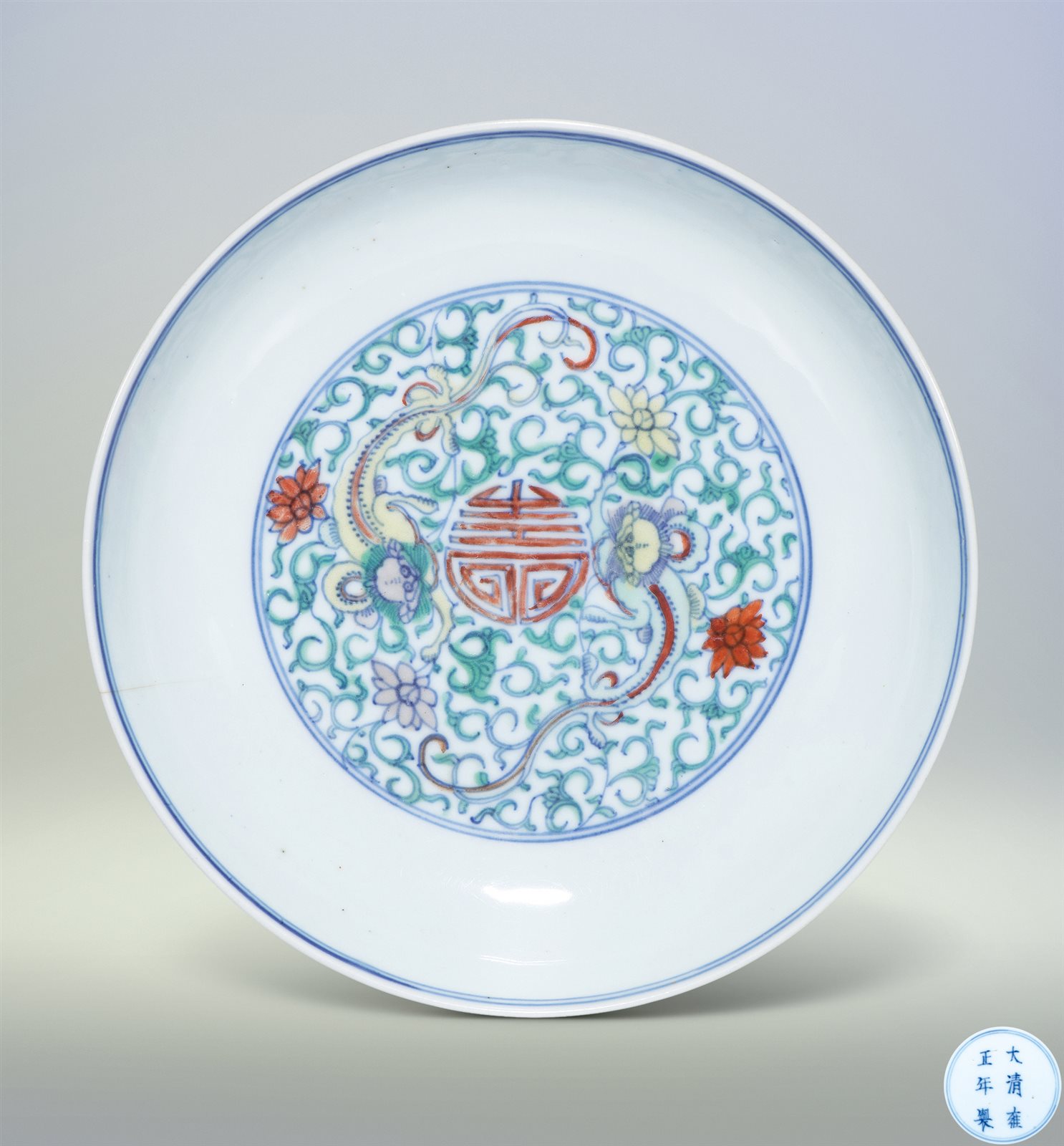 斗彩双龙捧寿纹盘
