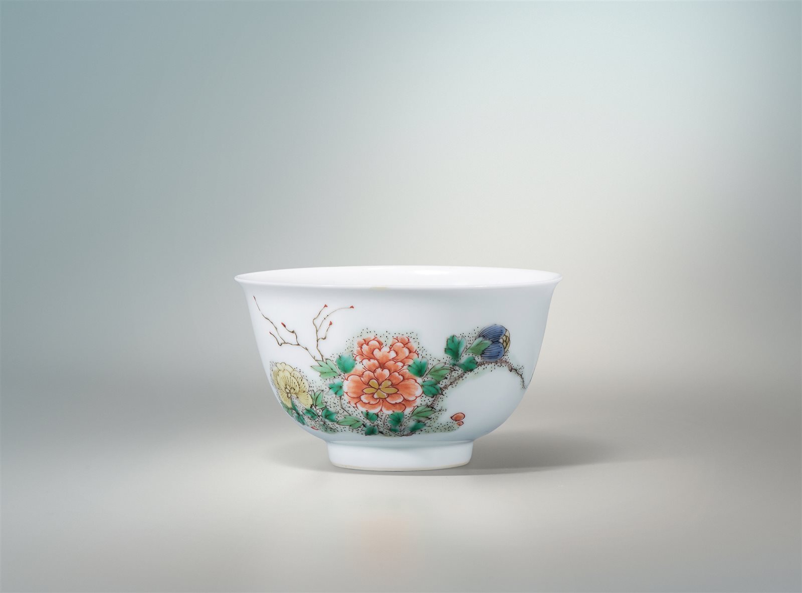 五彩描金折枝花鸟纹小碗（图录号：2）