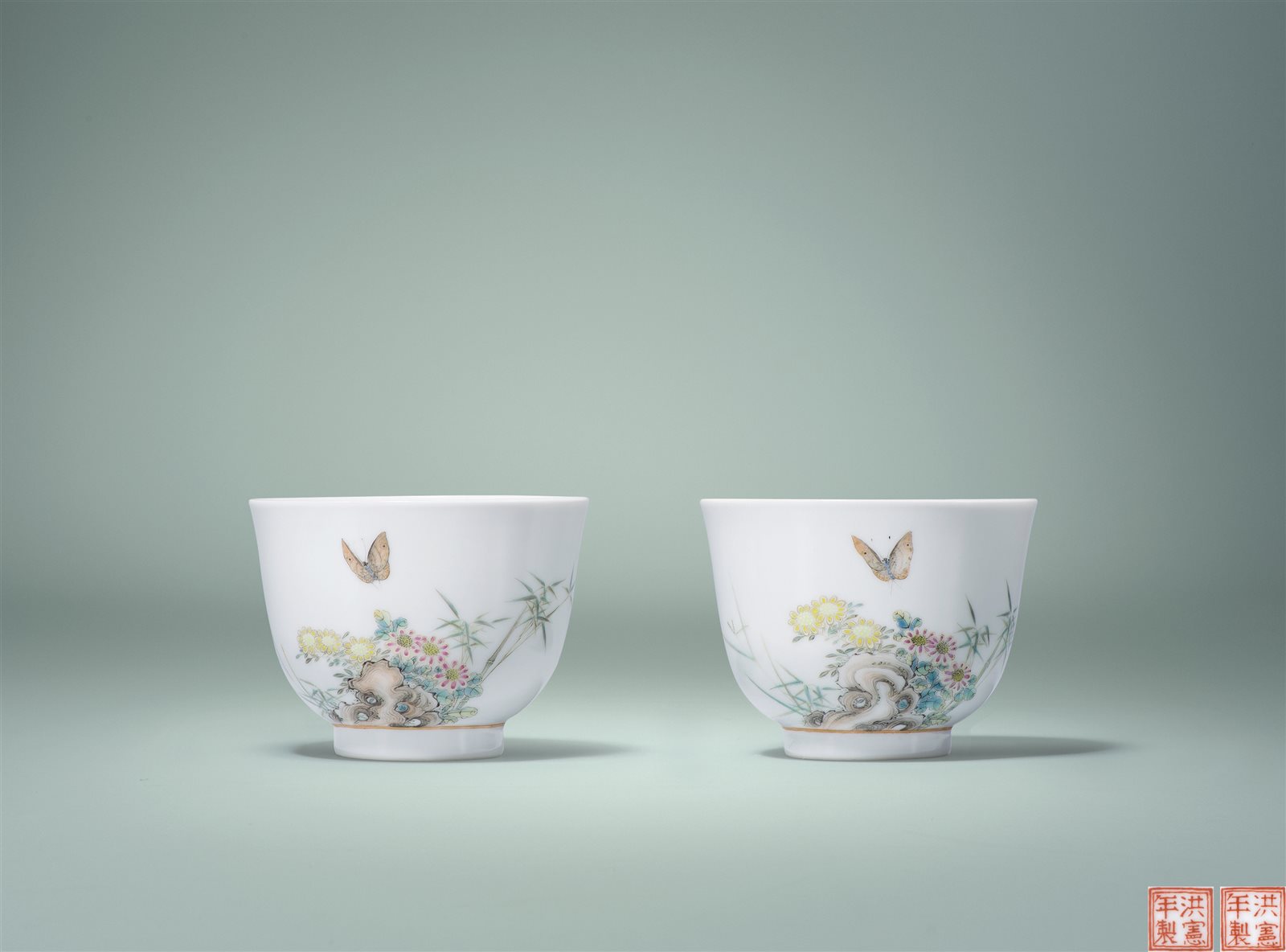 粉彩洞石花蝶纹杯一对（图录号：64）