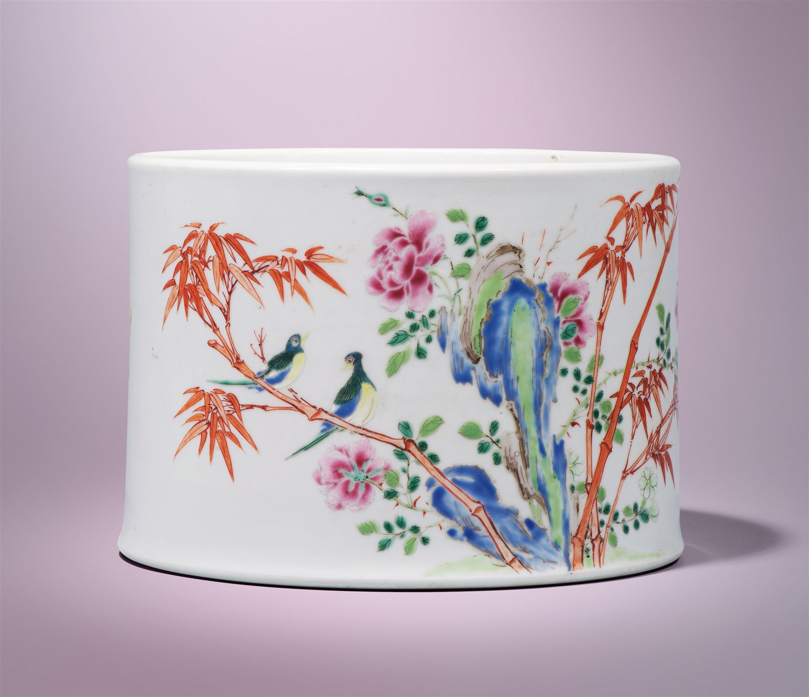 粉彩竹石花鸟彩蝶纹大笔筒（图录号：152）