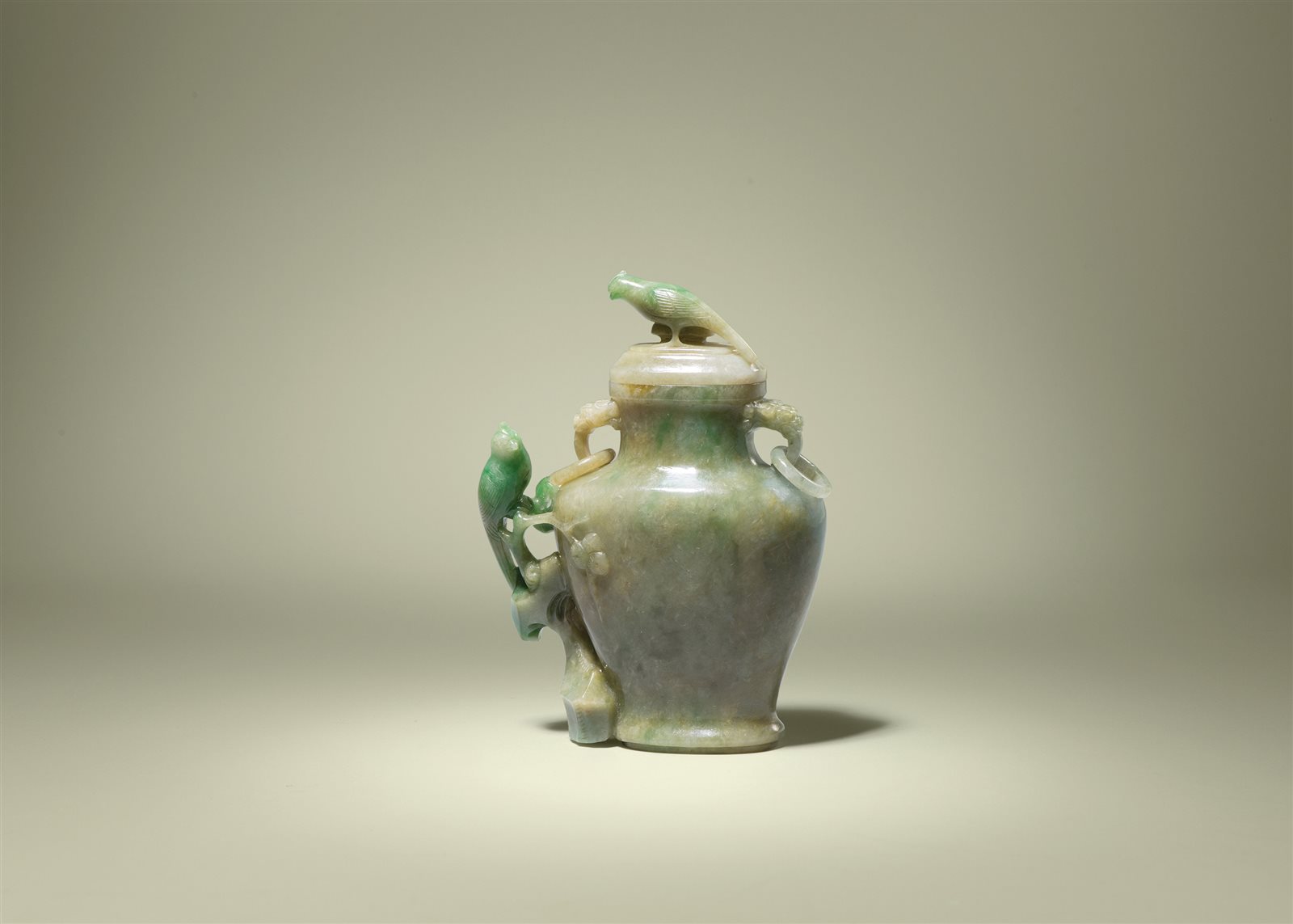 翡翠雕喜鹊登梅图活环小花瓶（图录号：250）