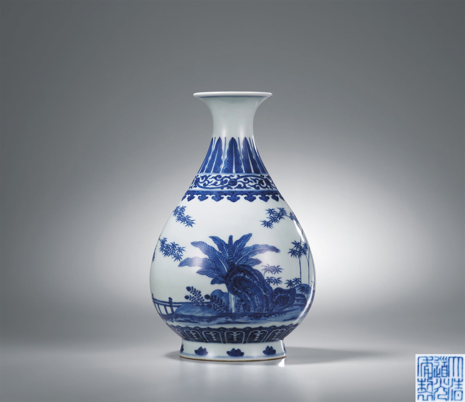 青花庭院竹石芭蕉图玉壶春瓶