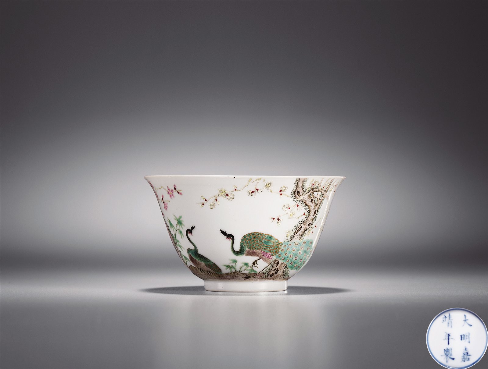 粉彩花鸟图杯（彩应属后加）