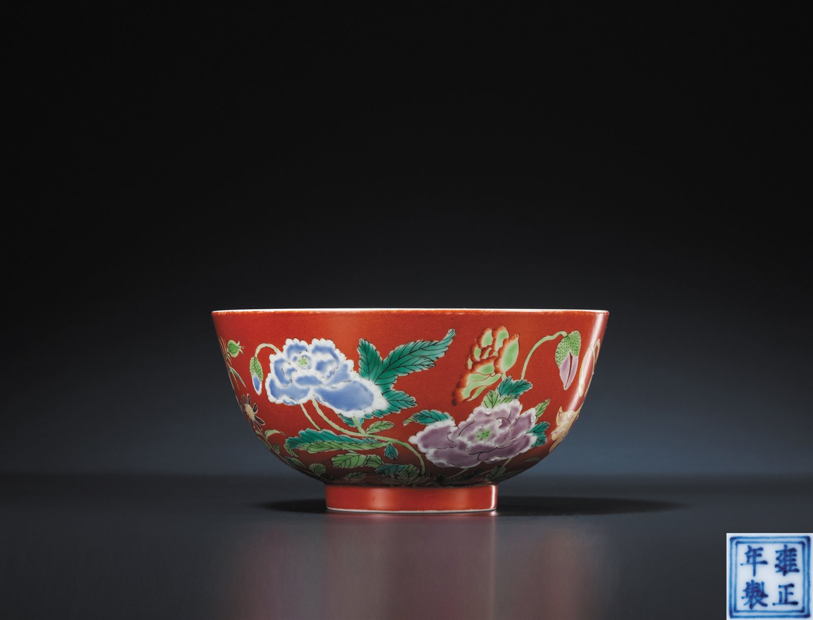 珊瑚红地粉彩九秋同庆图碗（彩应属后加）
