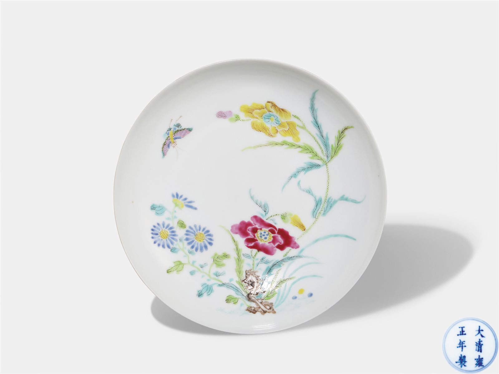粉彩折枝花蝶纹盘