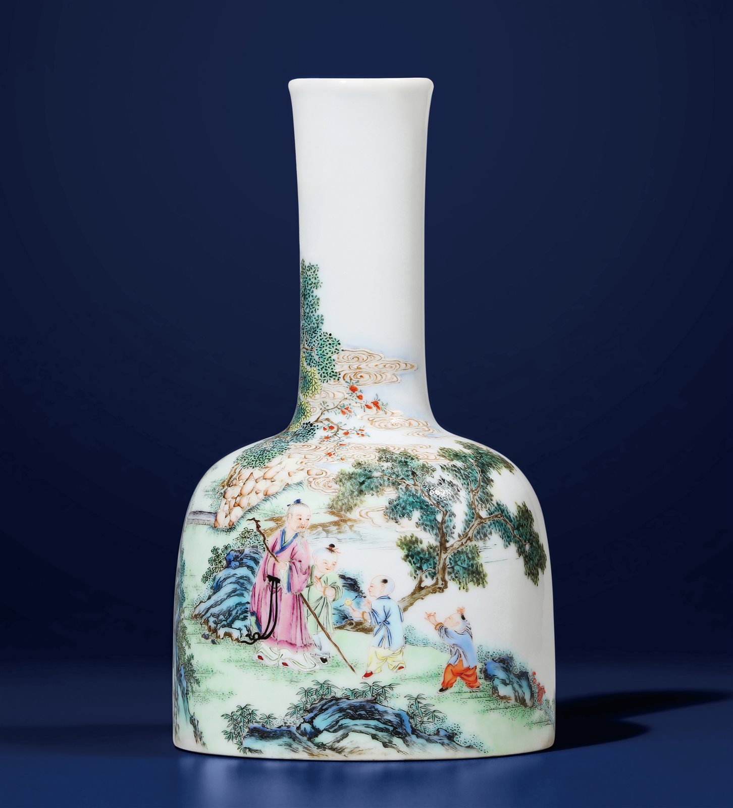 珐琅彩宋人诗意图摇铃尊(双陆尊)(图录号：10)