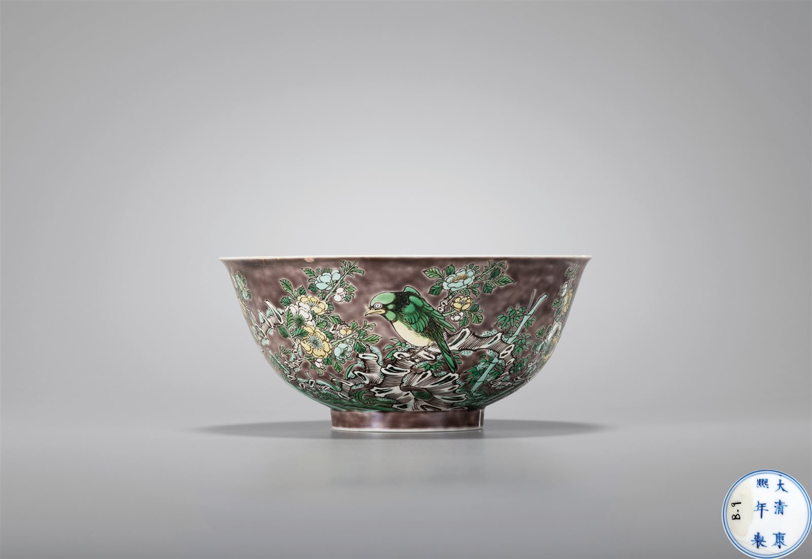 茄皮紫釉地素三彩喜鹊登梅纹碗