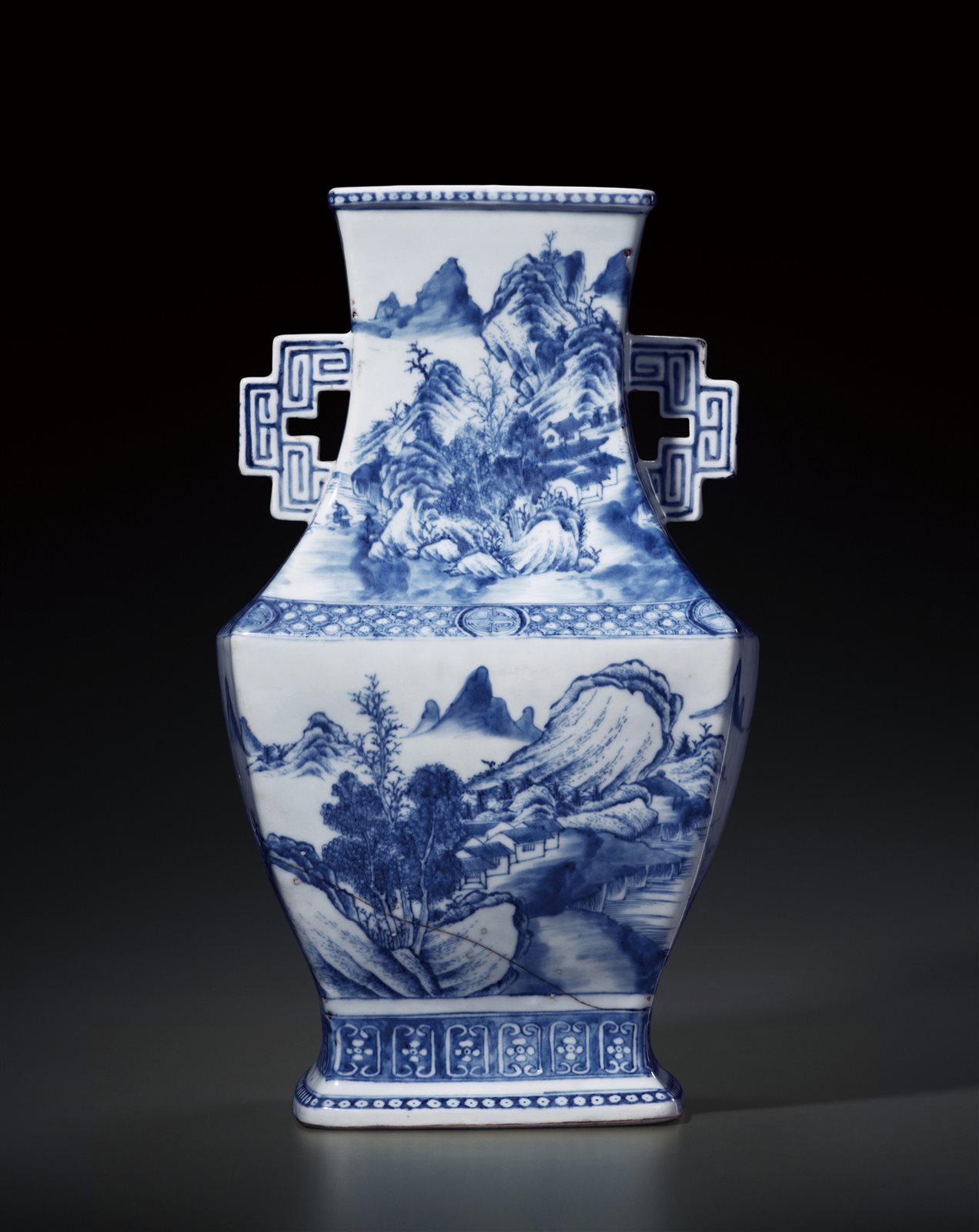 青花山水人物图双耳瓶