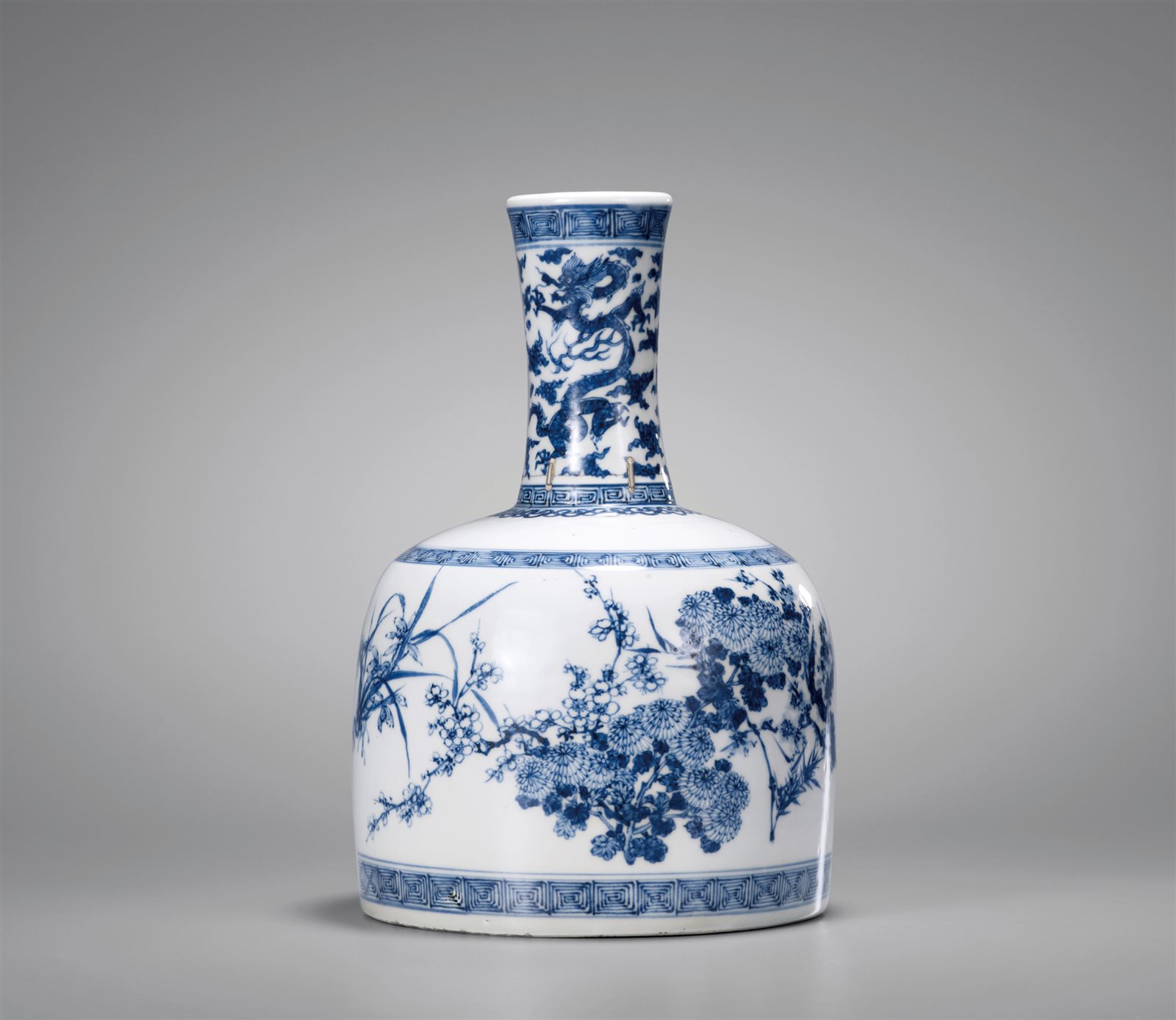 青花松竹梅纹摇铃尊