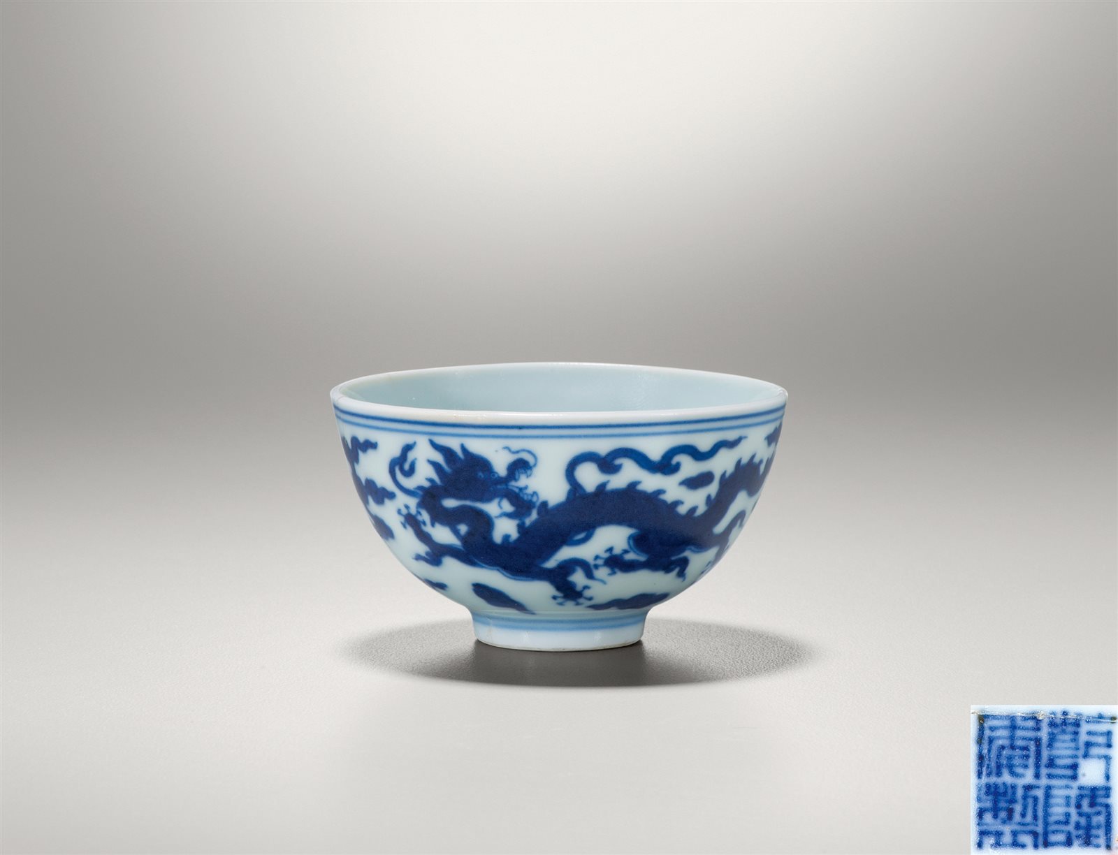 青花云龙纹小杯