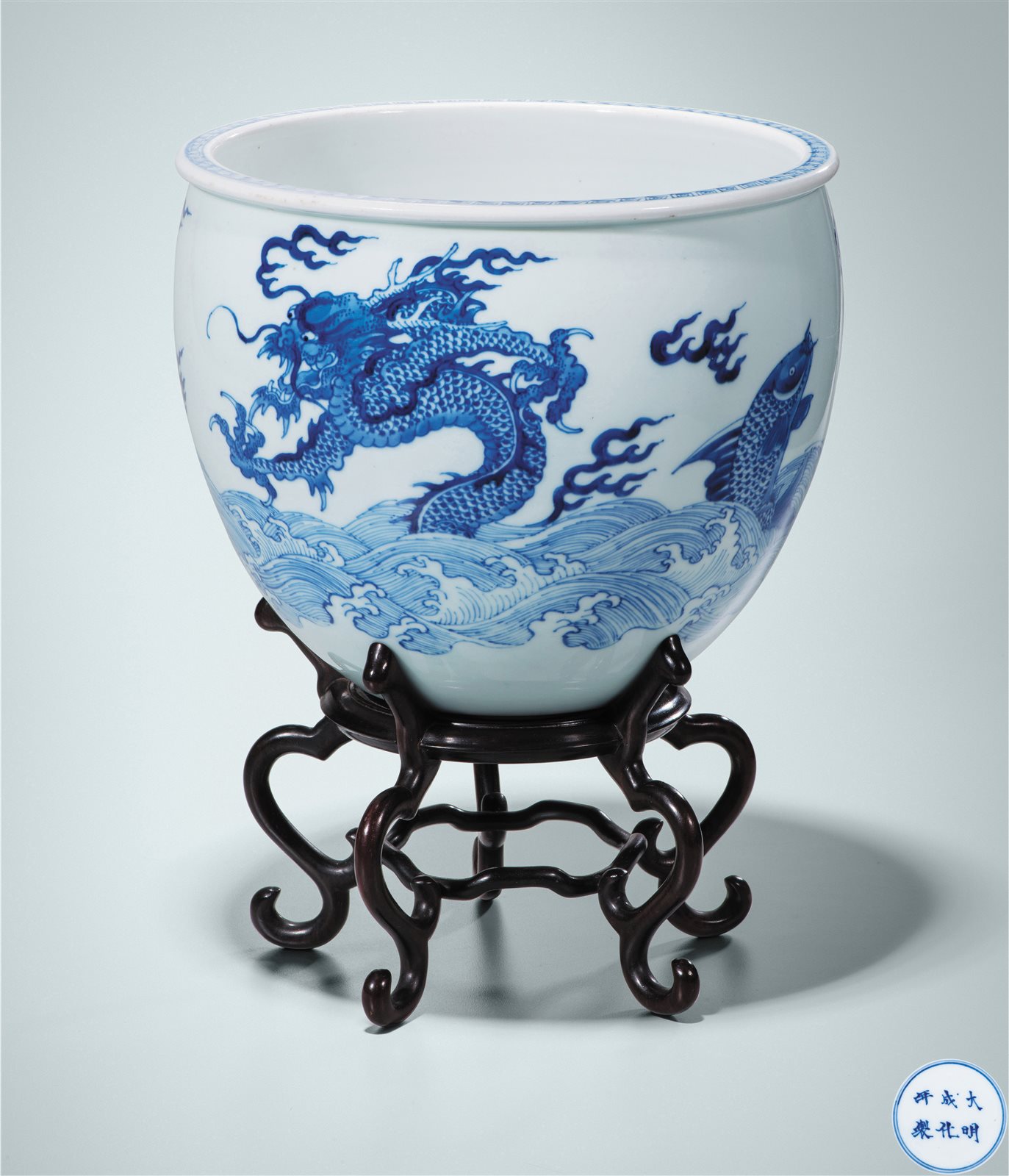 青花鱼化龙纹卷缸