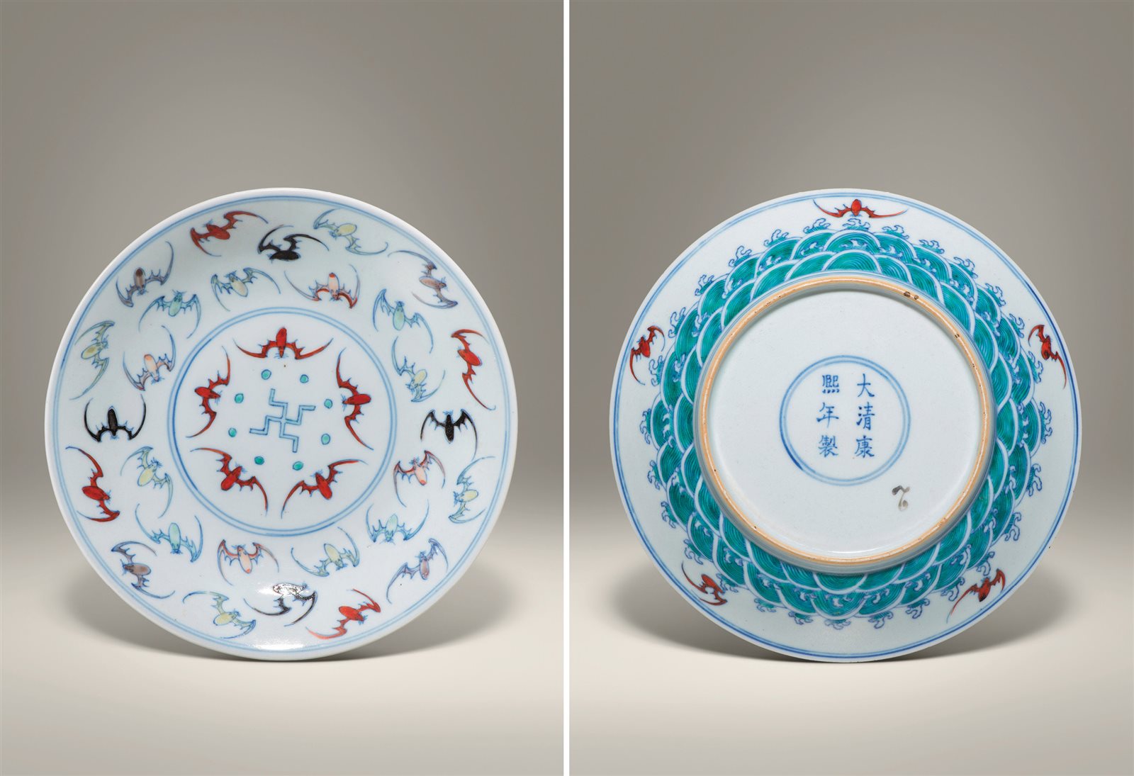 斗彩万福纹盘