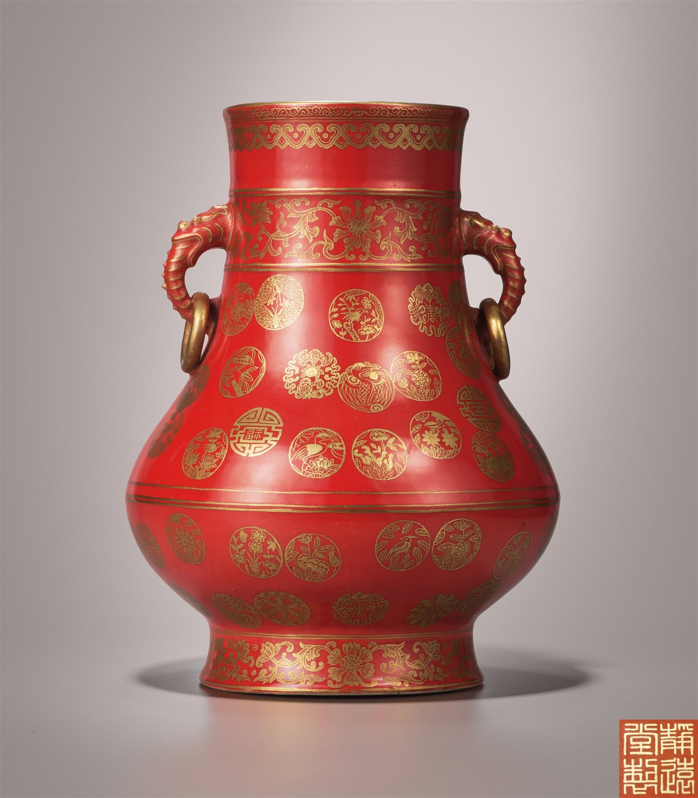 矾红描金团花纹双环耳尊