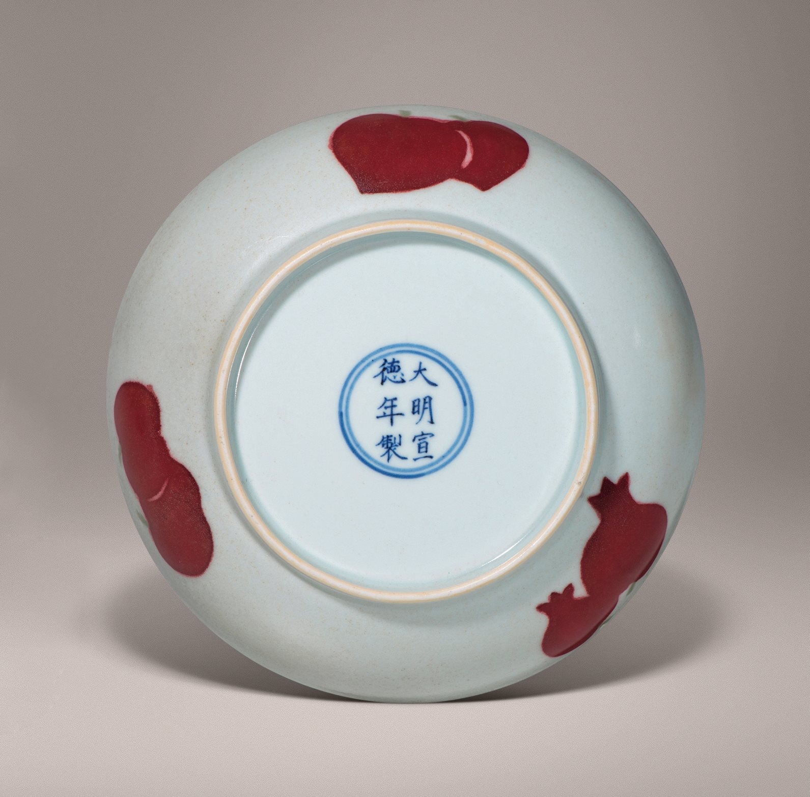 霁红釉三果纹盘