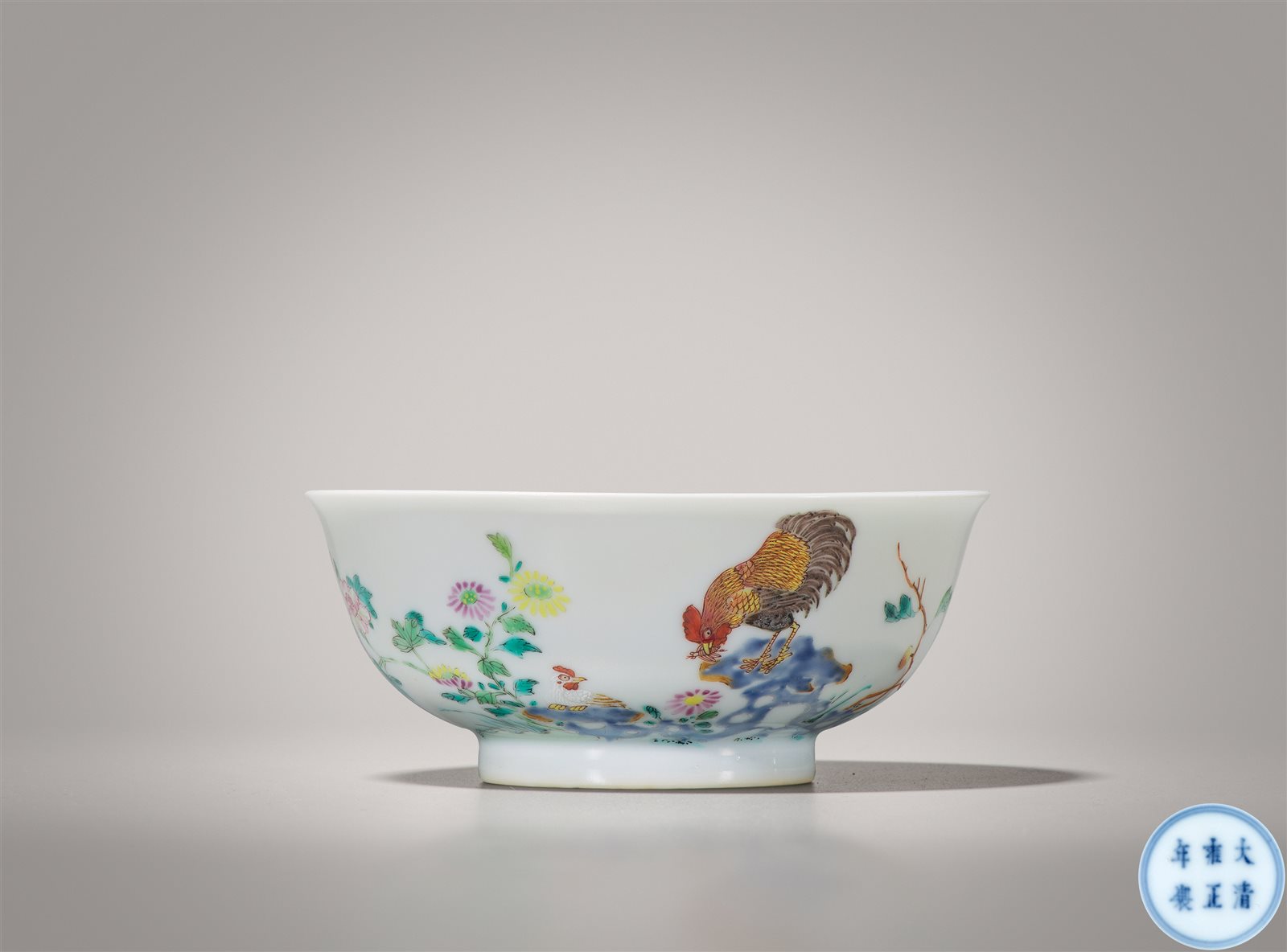 粉彩花卉大吉图碗