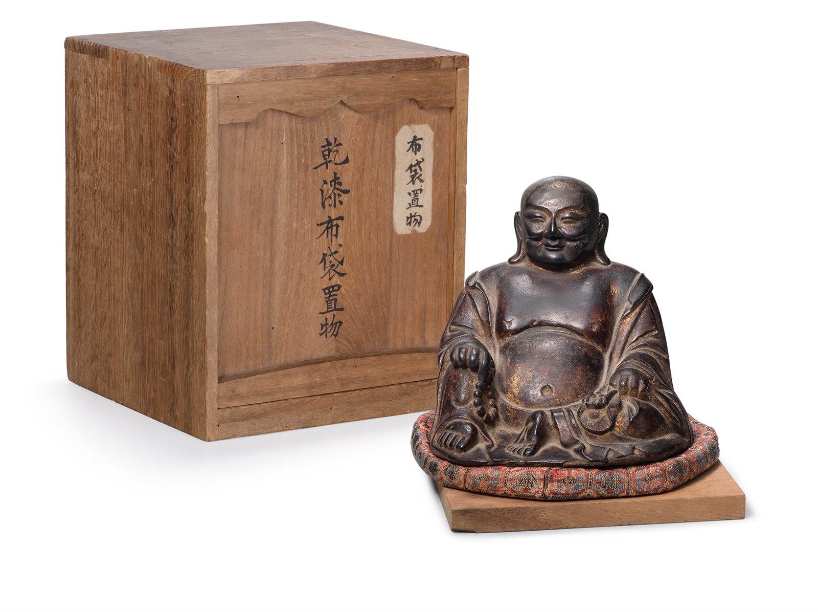 木胎髹漆弥勒座像