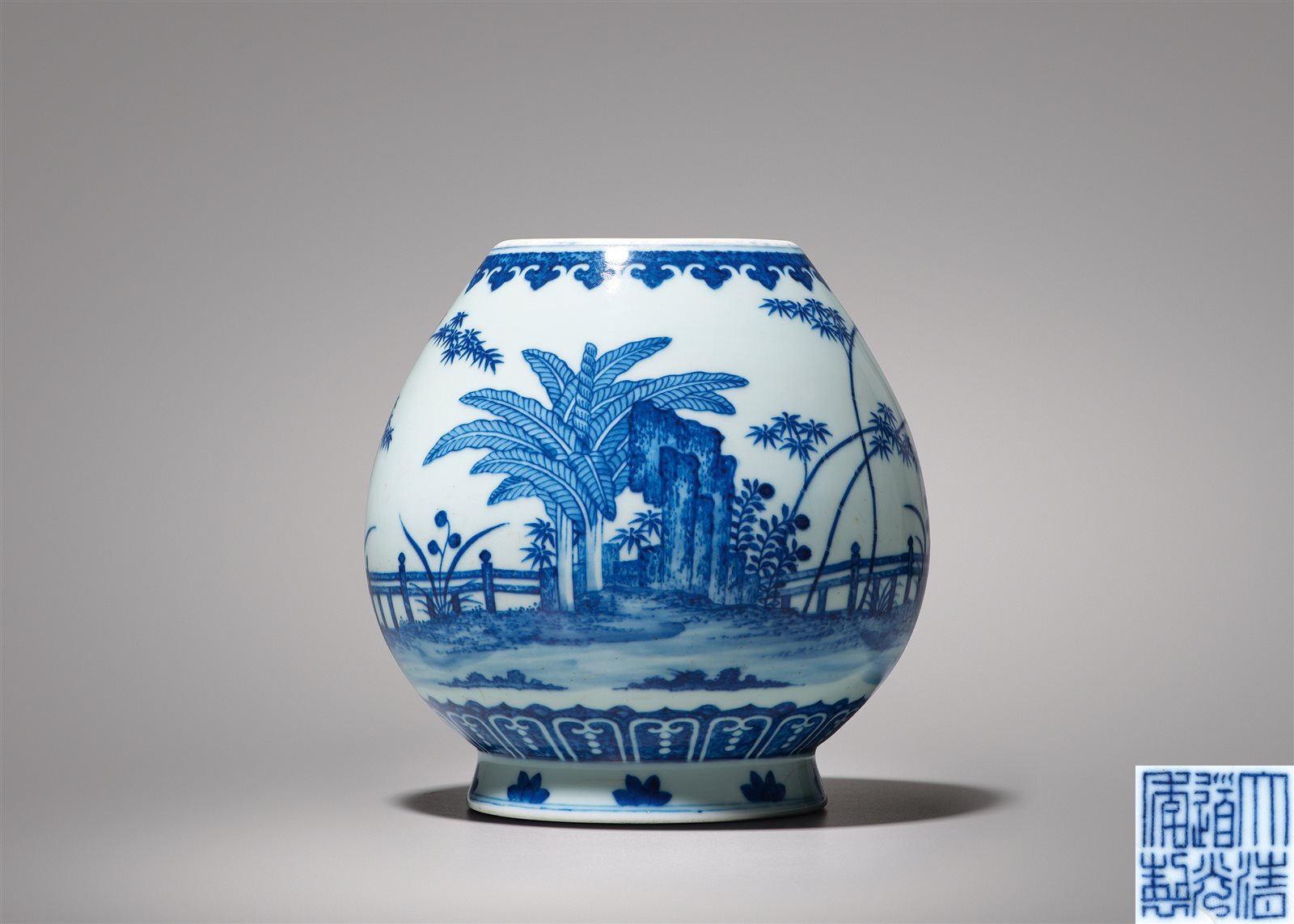 青花“竹石芭蕉”纹玉壶春瓶