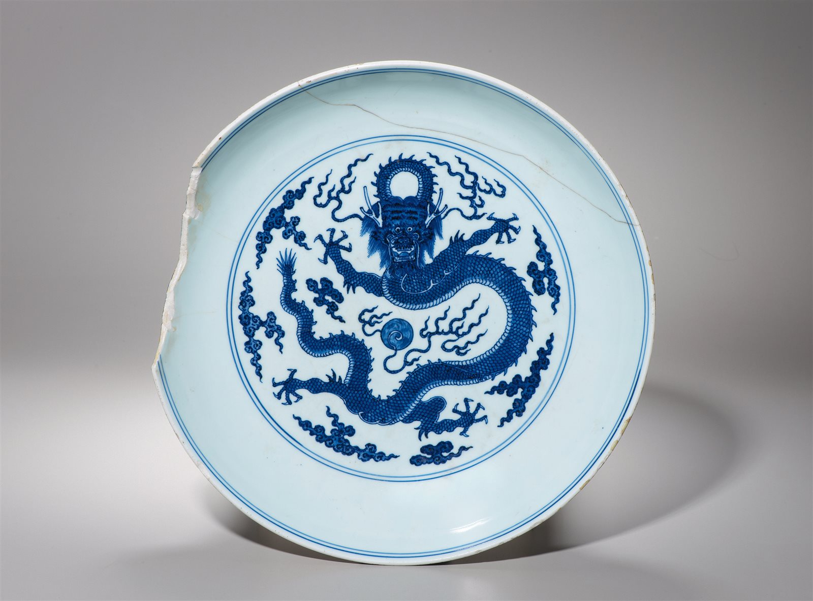 青花云龙纹盘