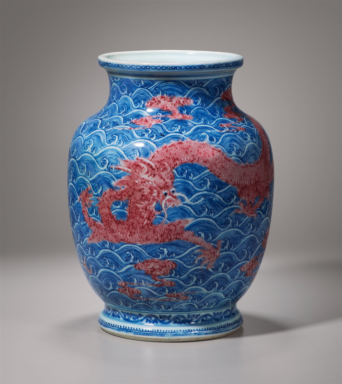 青花釉里红海水龙纹灯笼瓶