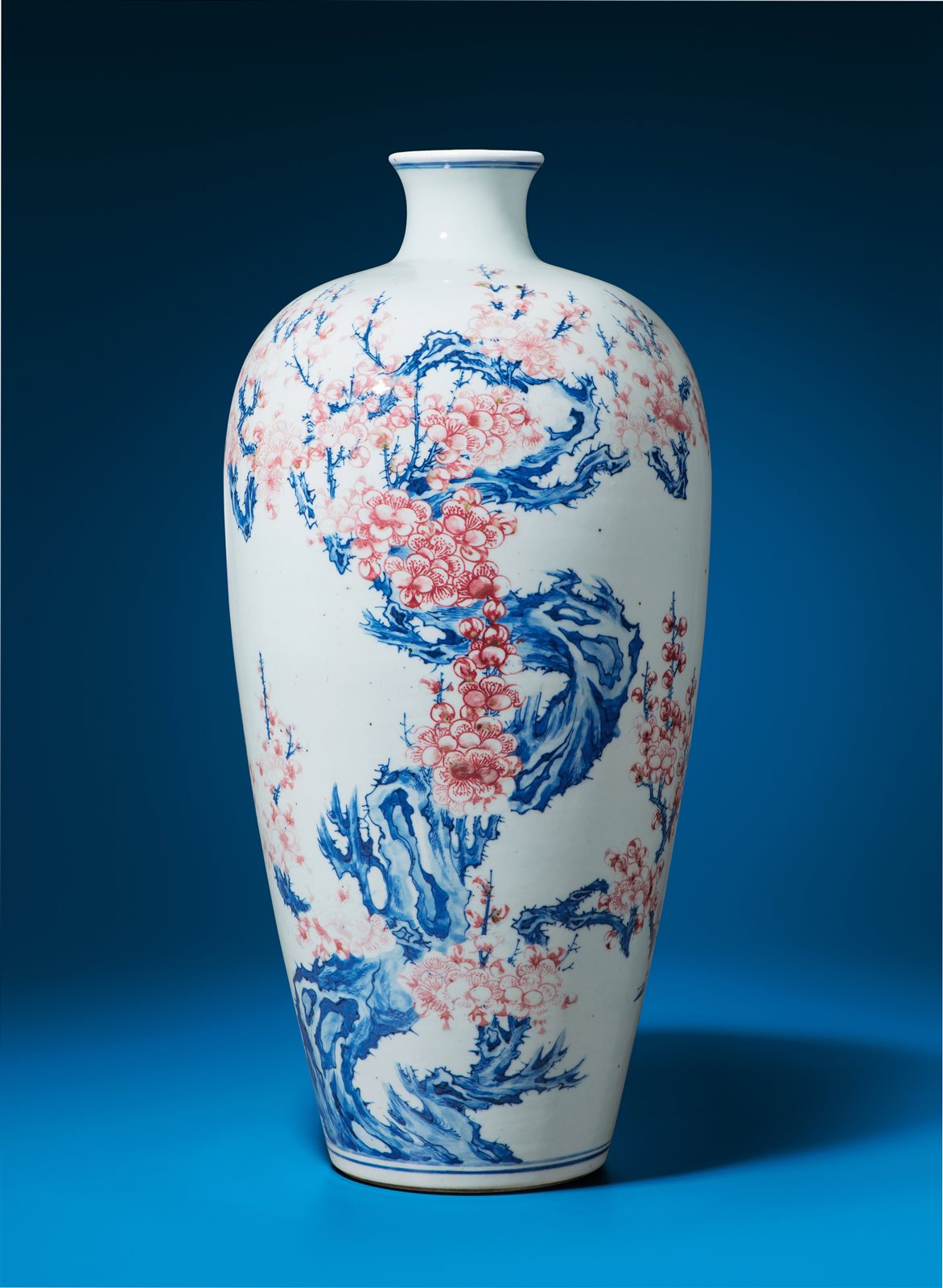 青花釉里红岁寒三友图大梅瓶