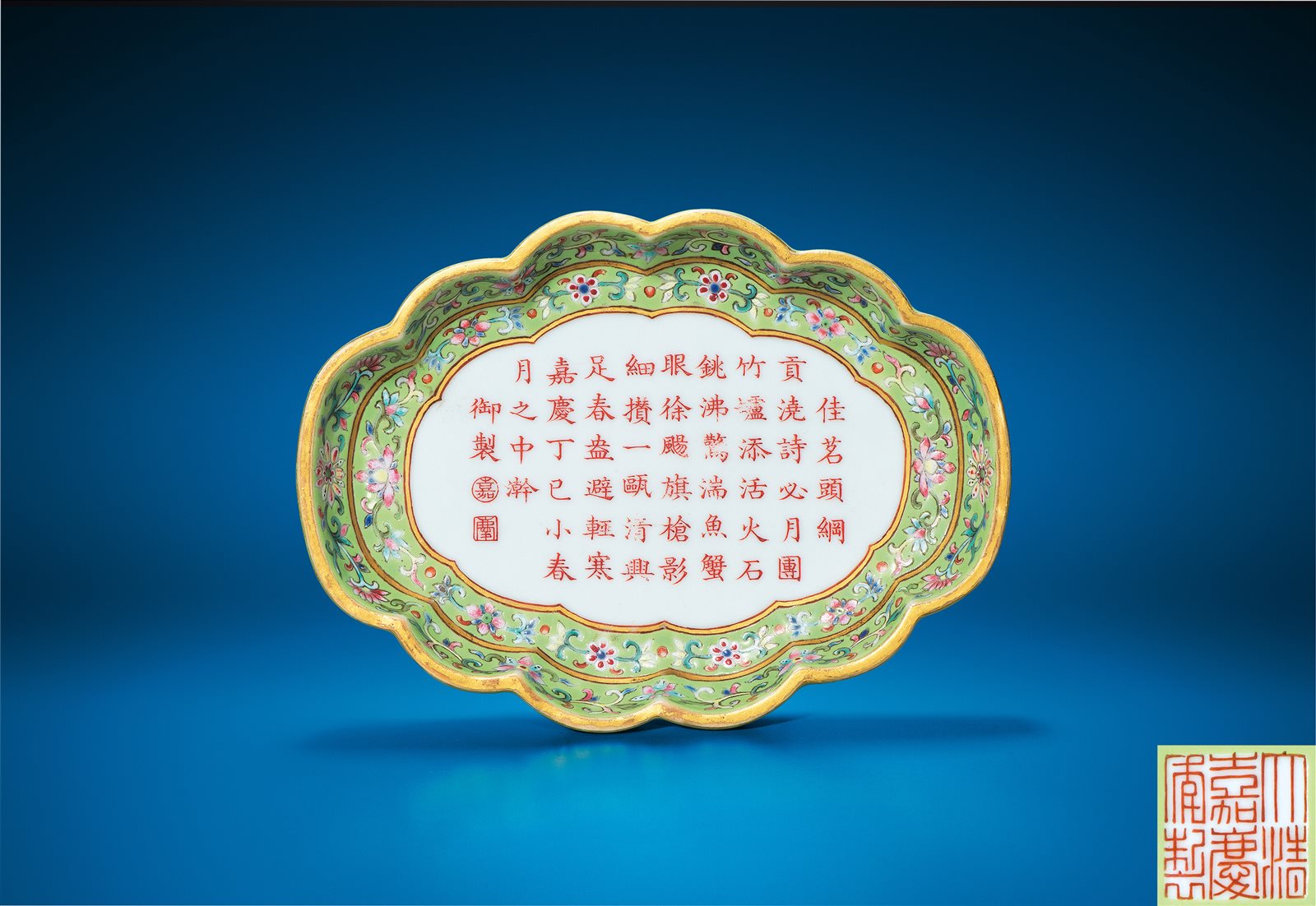 秋葵绿地洋彩开光钒红御制诗海棠形洗
