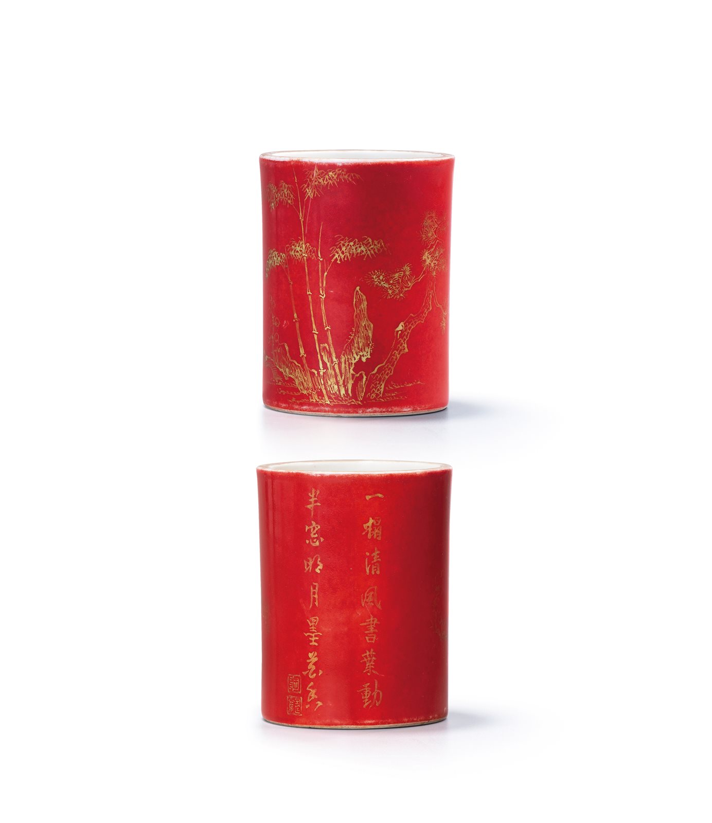 珊瑚红地描金松竹梅诗文小笔筒