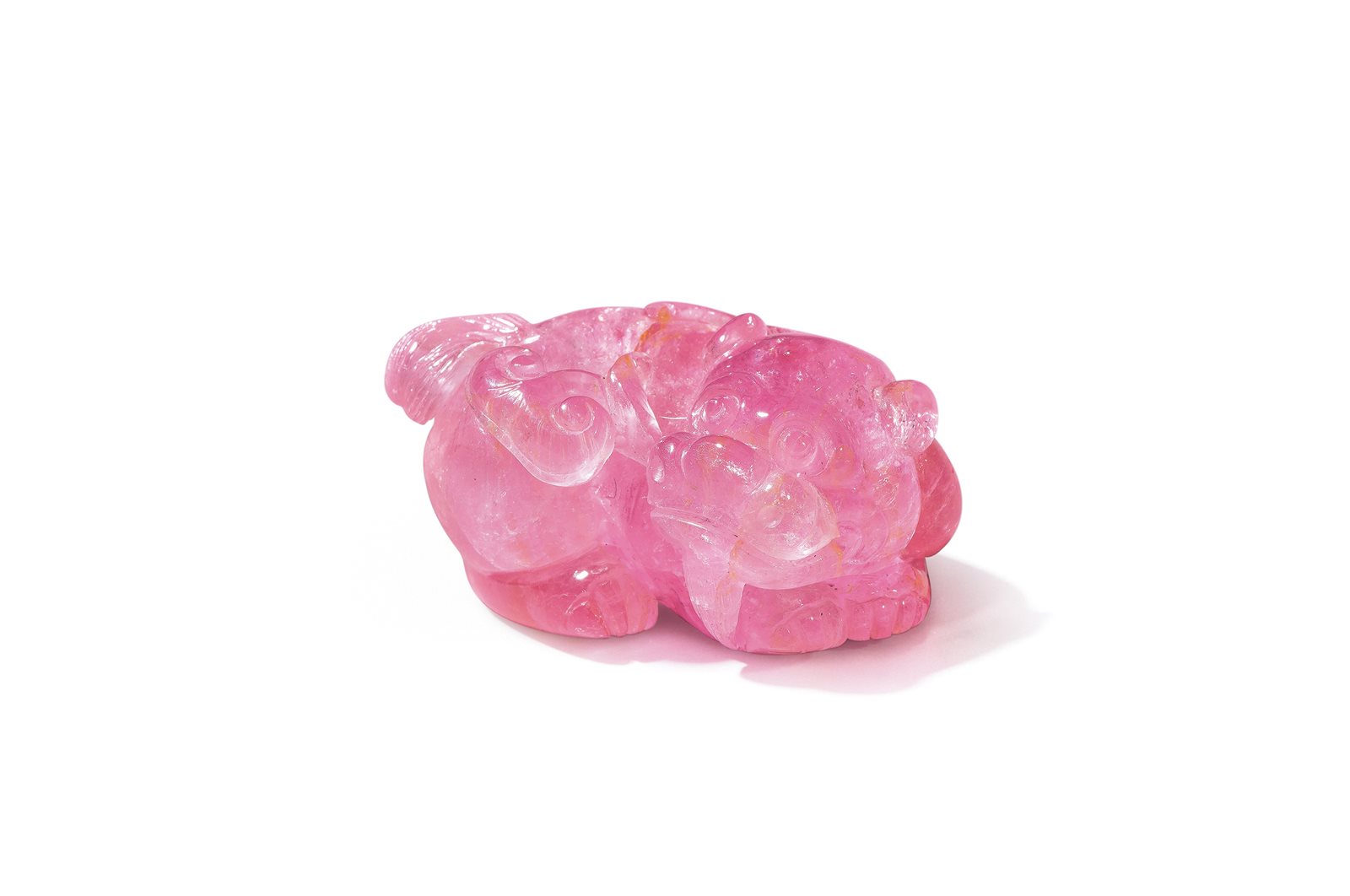 粉红碧玺雕辟邪衔灵芝把件