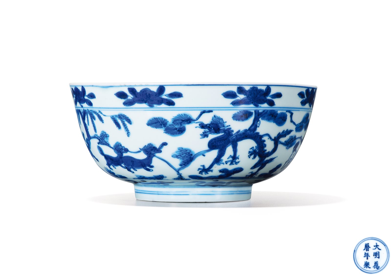 青花龙虎瑞兽图碗