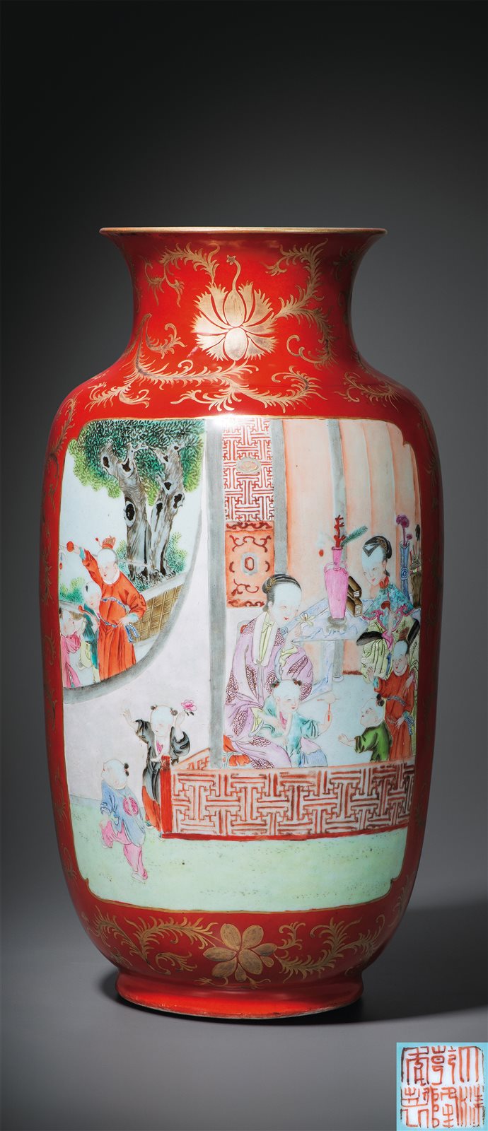 珊瑚红地描金粉彩开光四妃十六子图灯笼尊(图录号68)