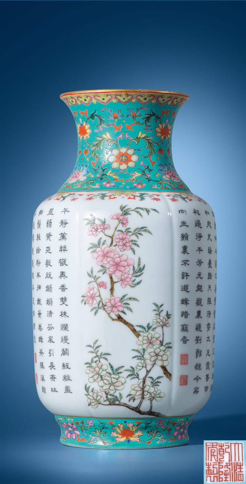 松绿地粉彩开光花卉御制诗六棱灯笼瓶