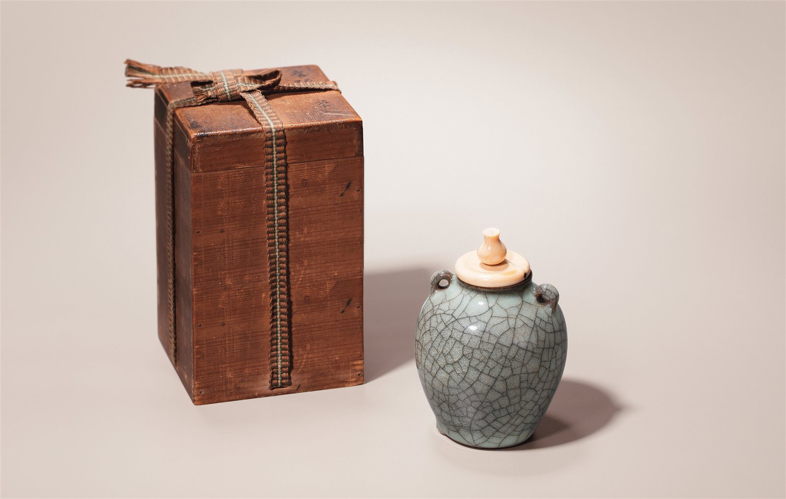 仿哥灰青釉开片双系茶入