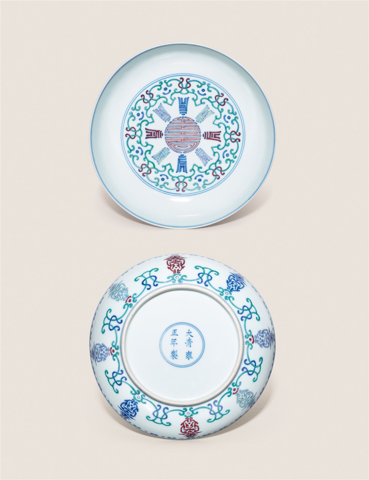 斗彩忍冬团寿纹盘