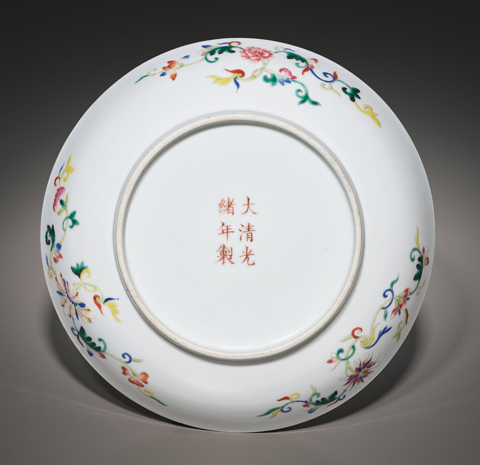粉彩花卉纹盘