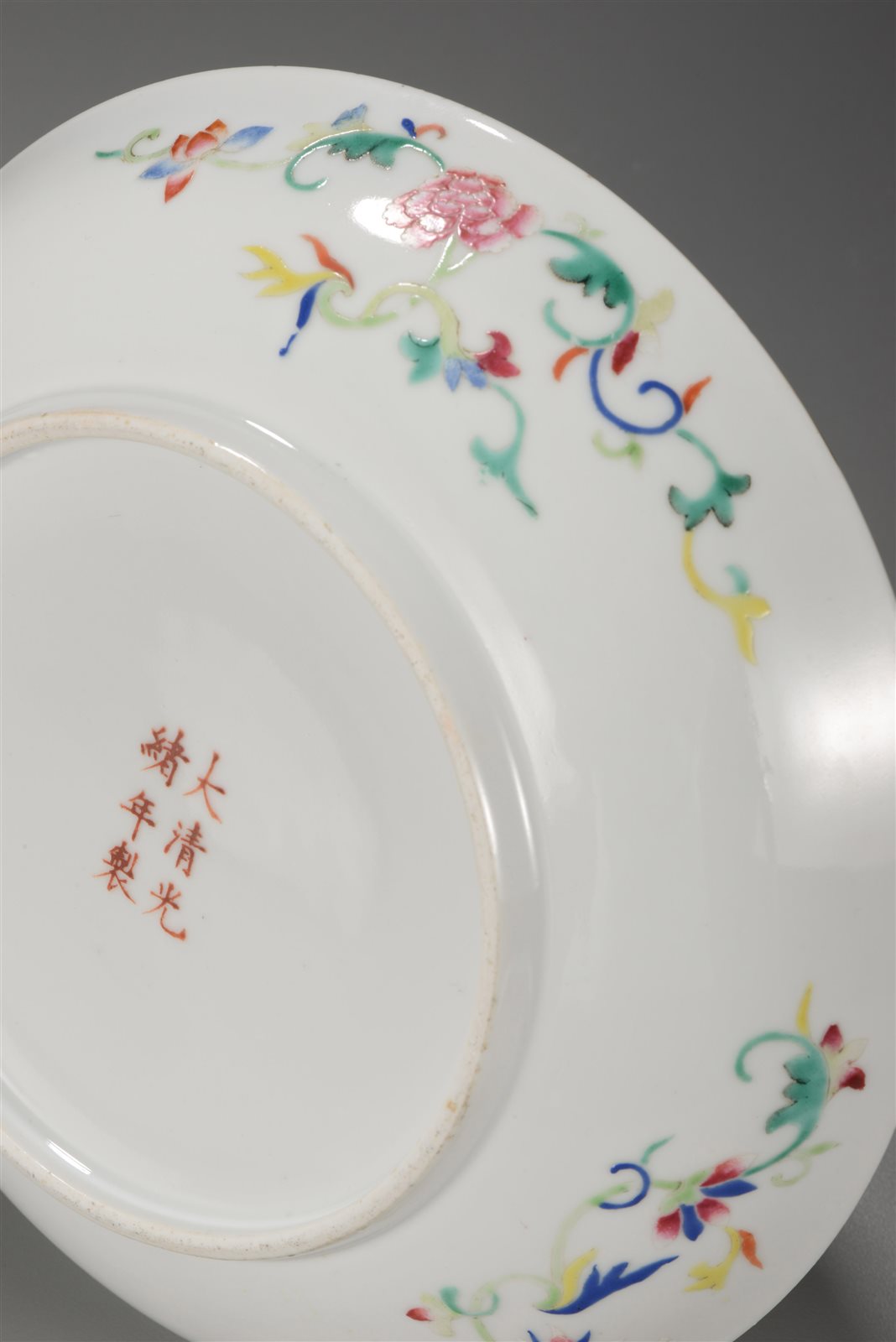 粉彩花卉纹盘