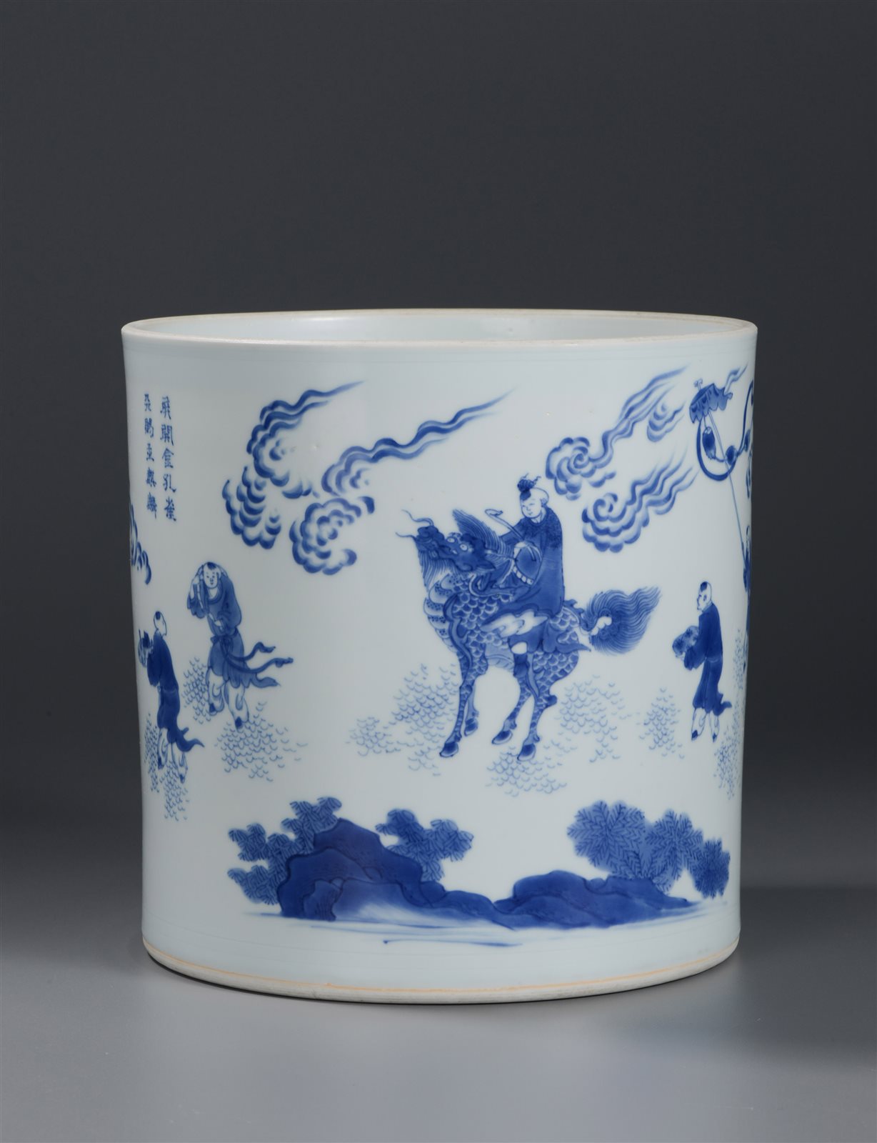 青花麒麟送子图笔筒
