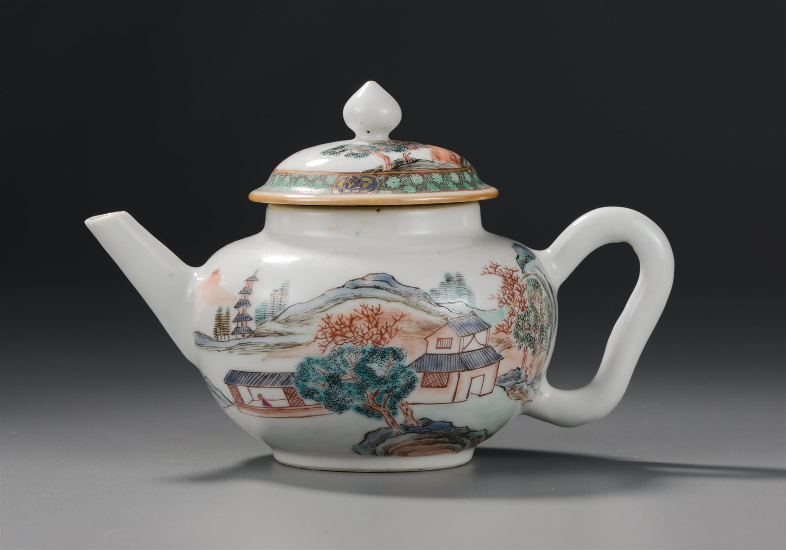 粉彩山水楼阁图茶壶