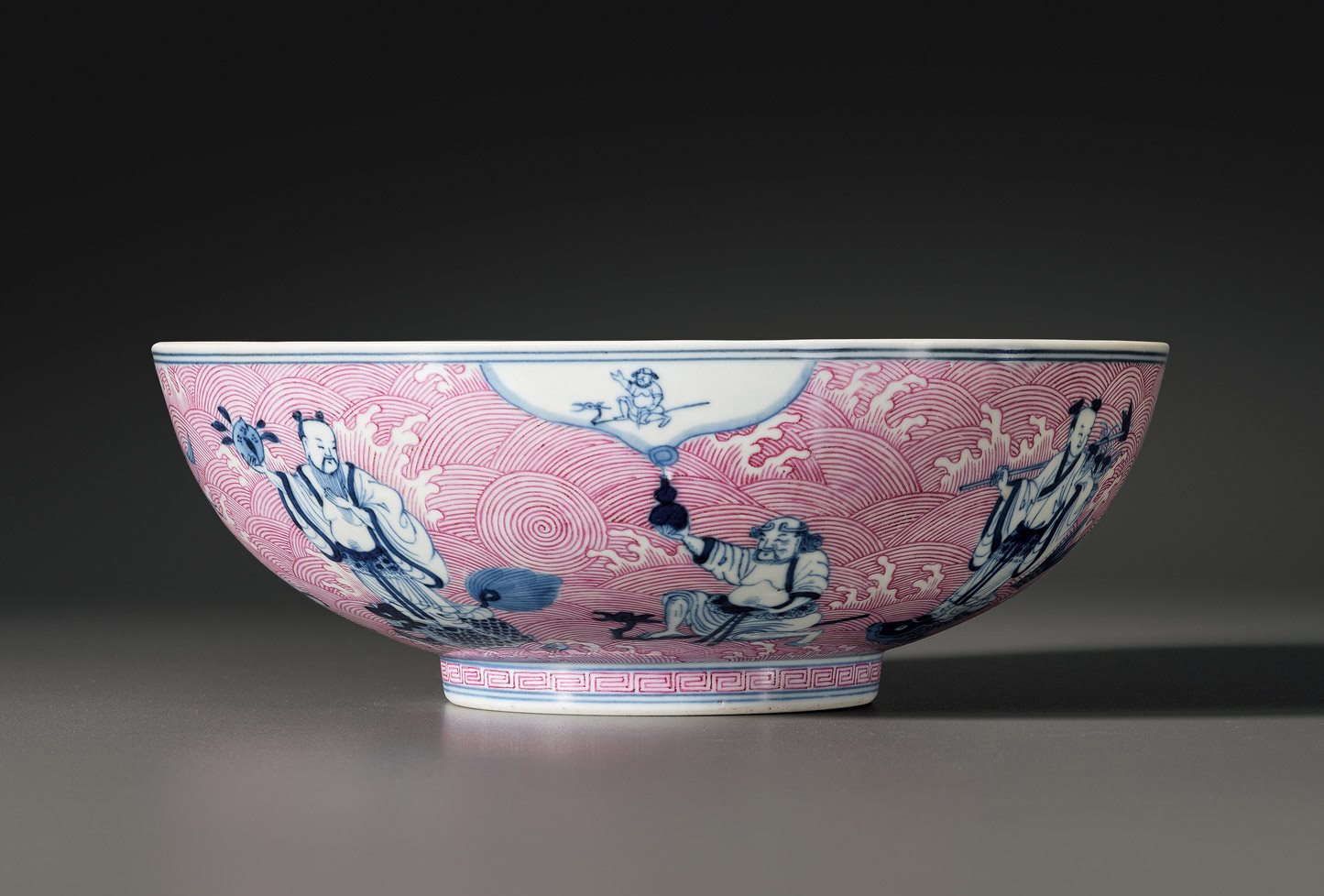 青花胭脂红彩八仙过海图碗