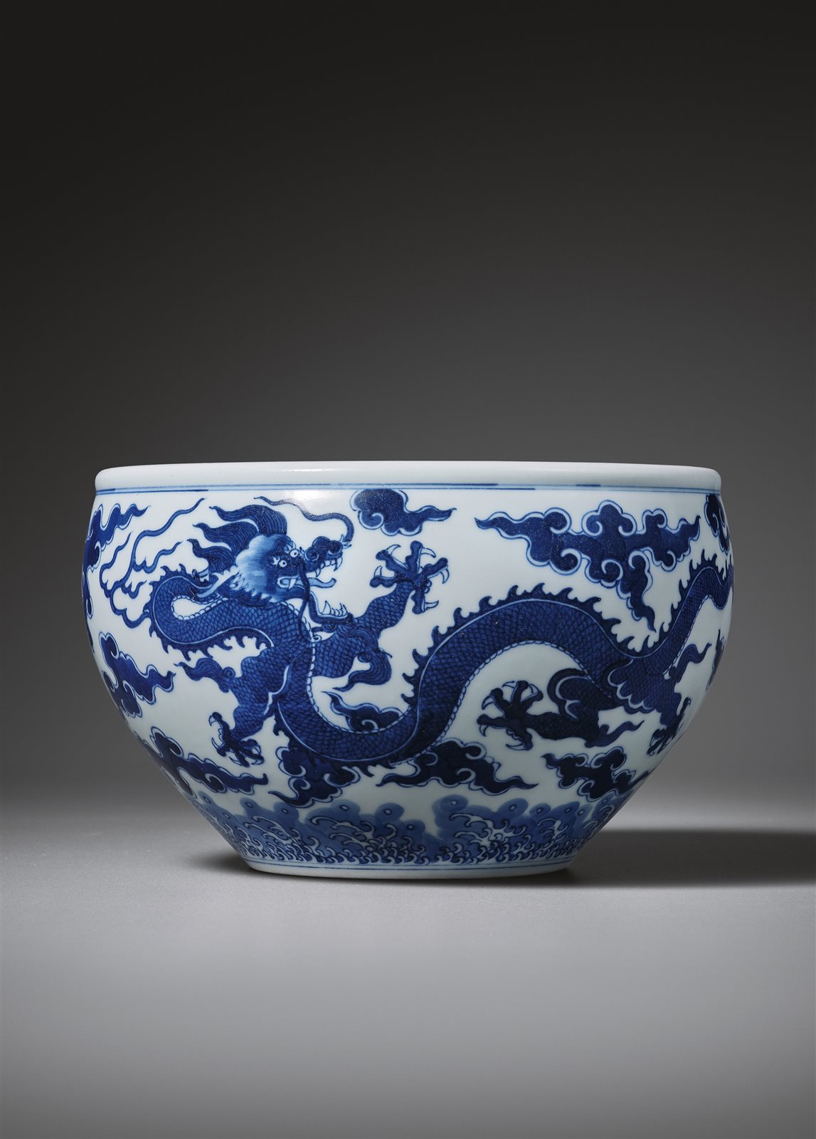 青花海水云龙纹卷缸