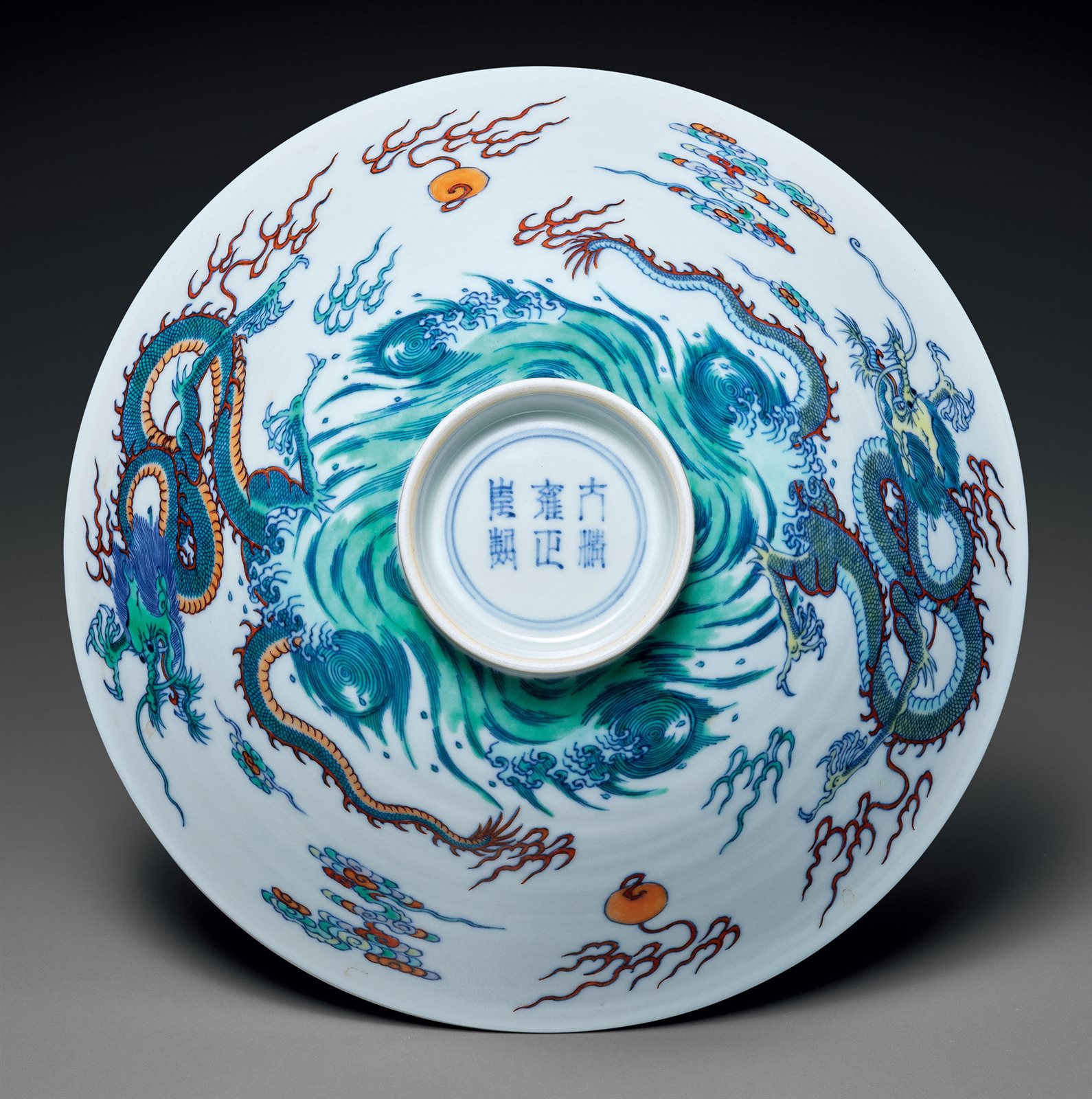 斗彩海浪腾龙纹斗笠碗