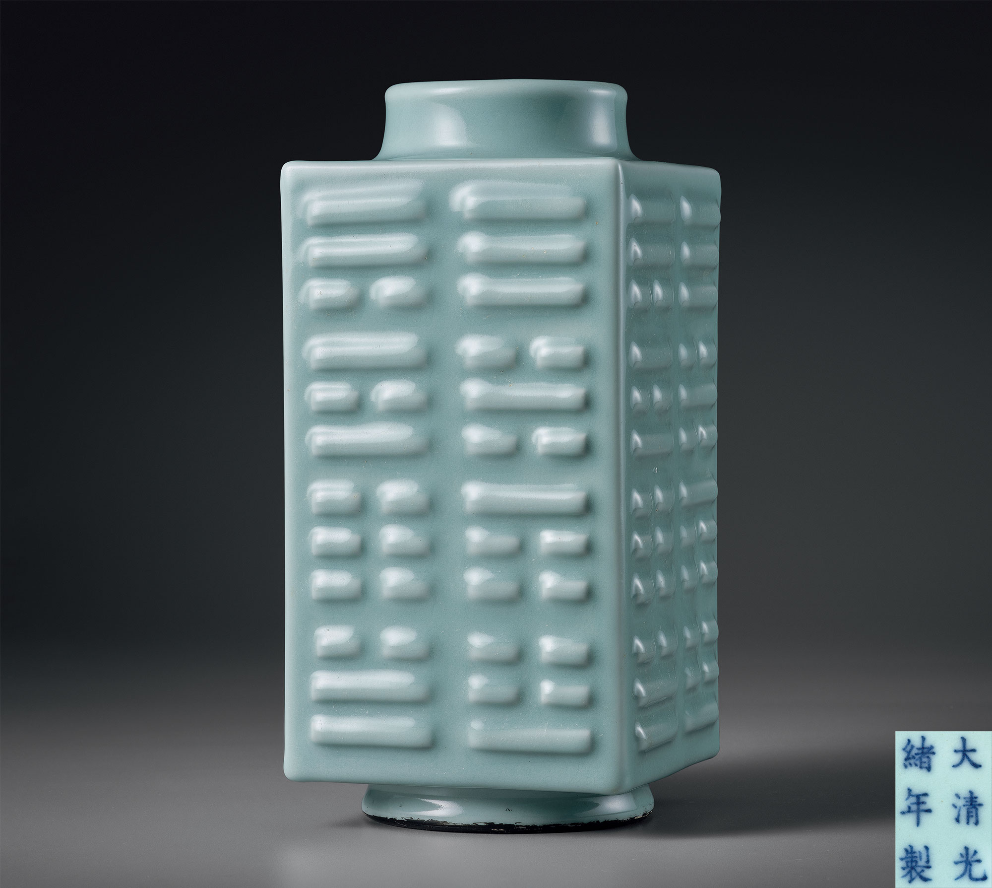 粉青釉八卦琮式瓶