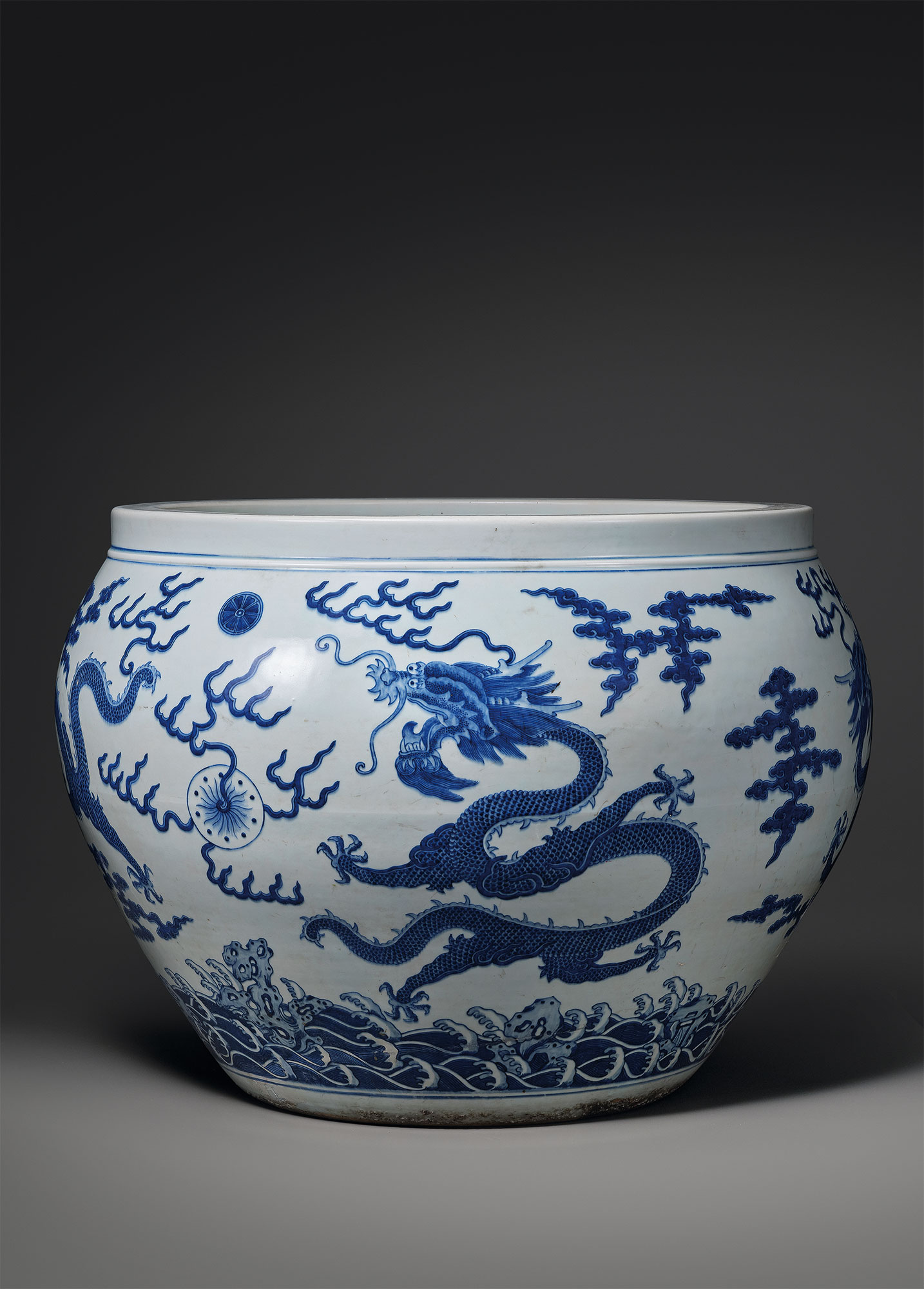 青花云龙纹大缸