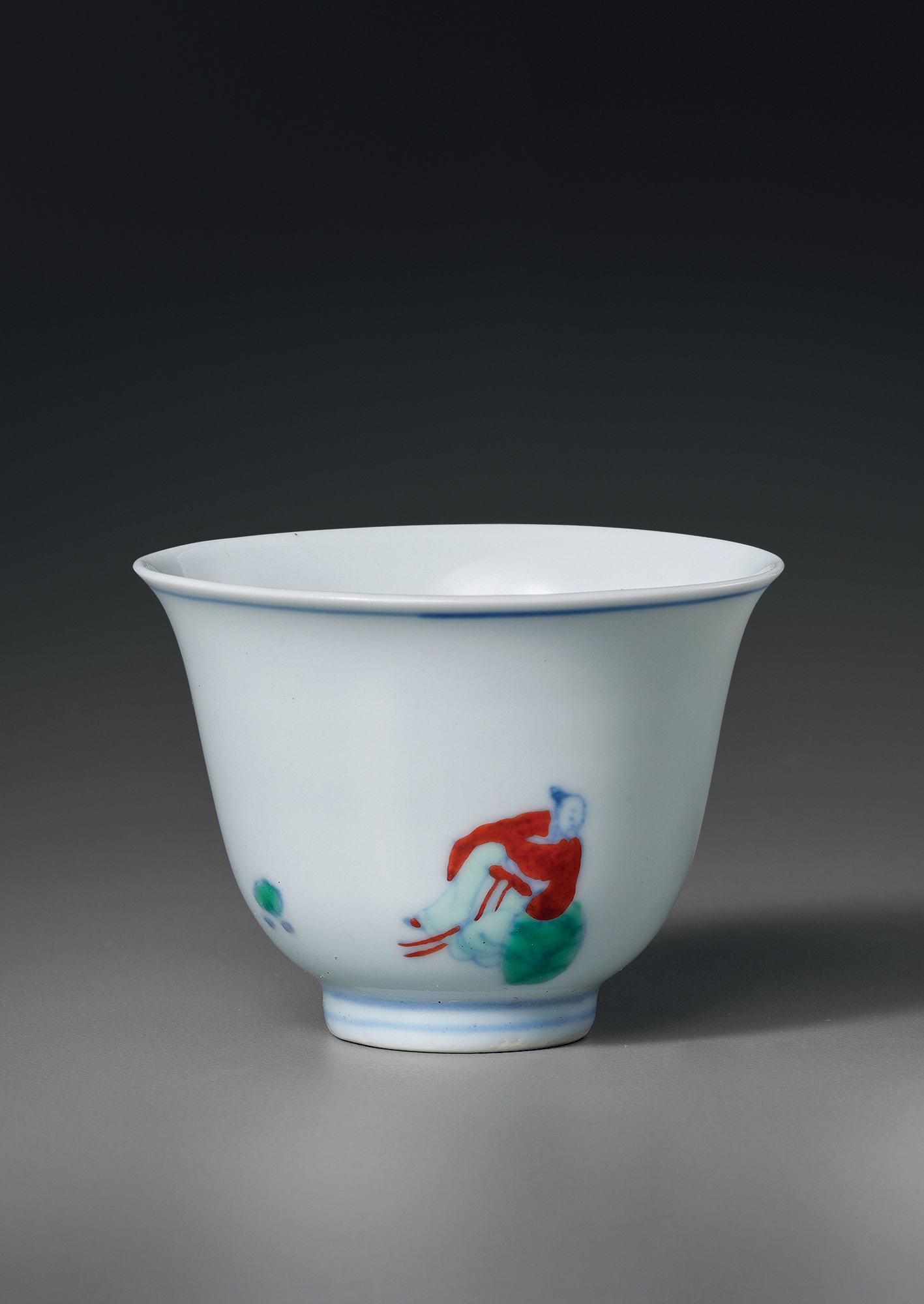 清康熙 斗彩松下高仕图小杯