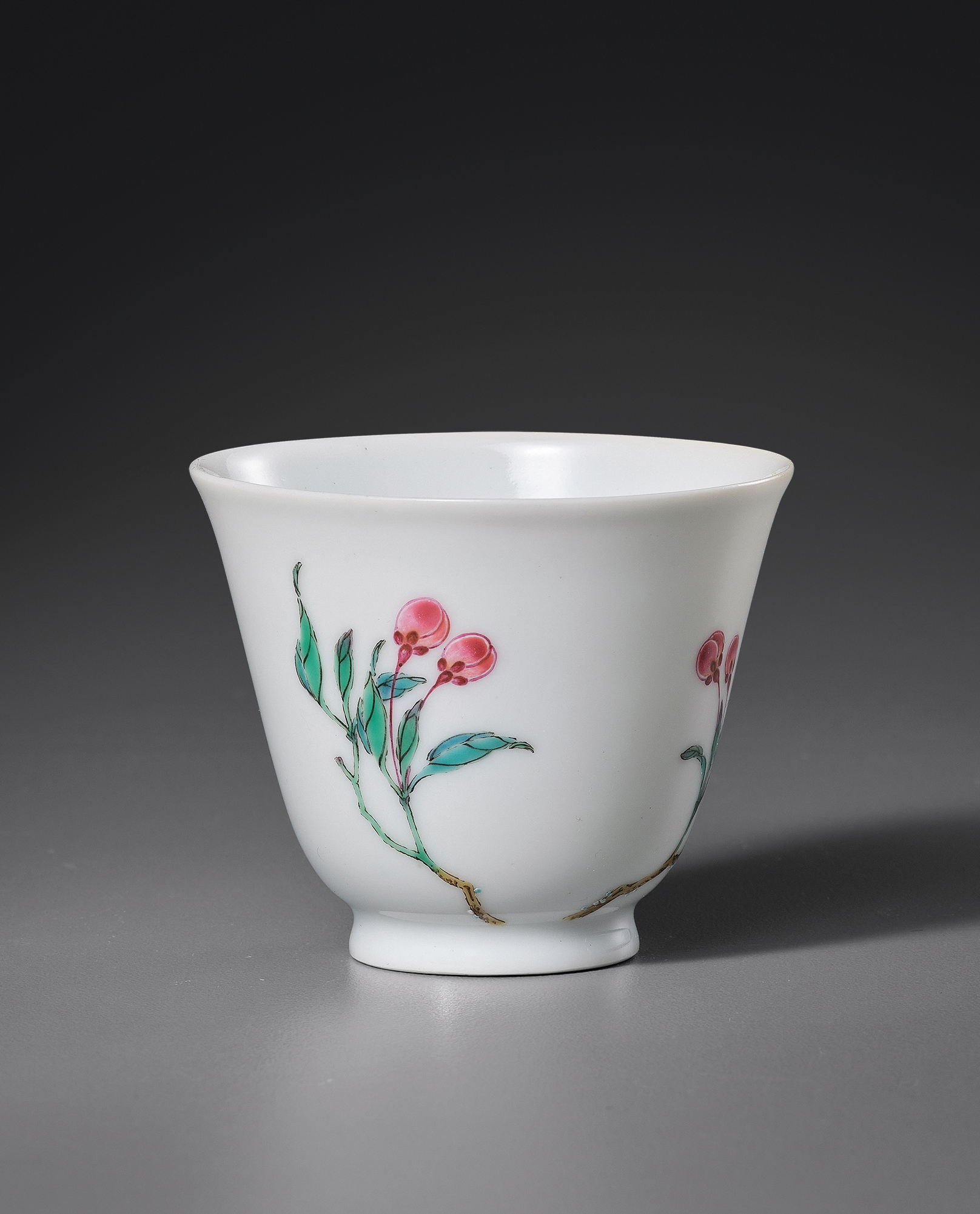 清雍正 粉彩桃花纹小杯