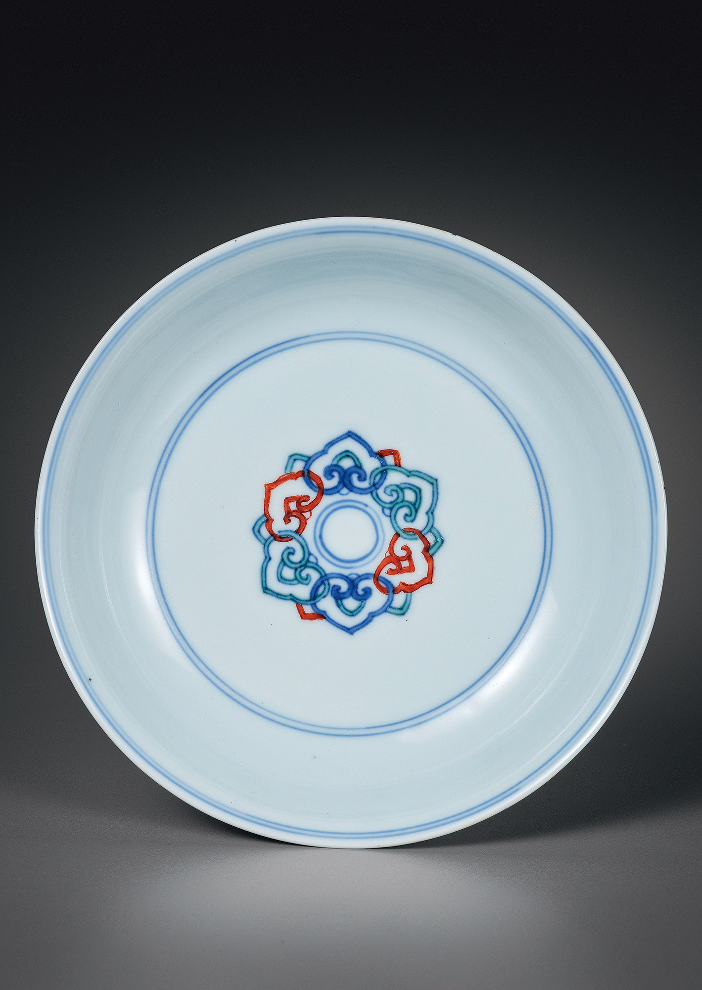 清雍正 斗彩灵芝纹盘