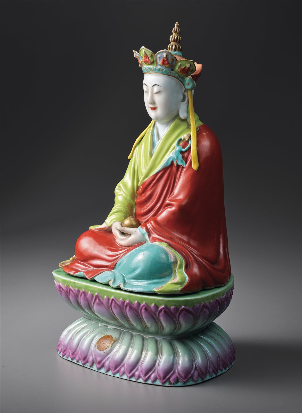 清乾隆 粉彩地藏菩萨坐像