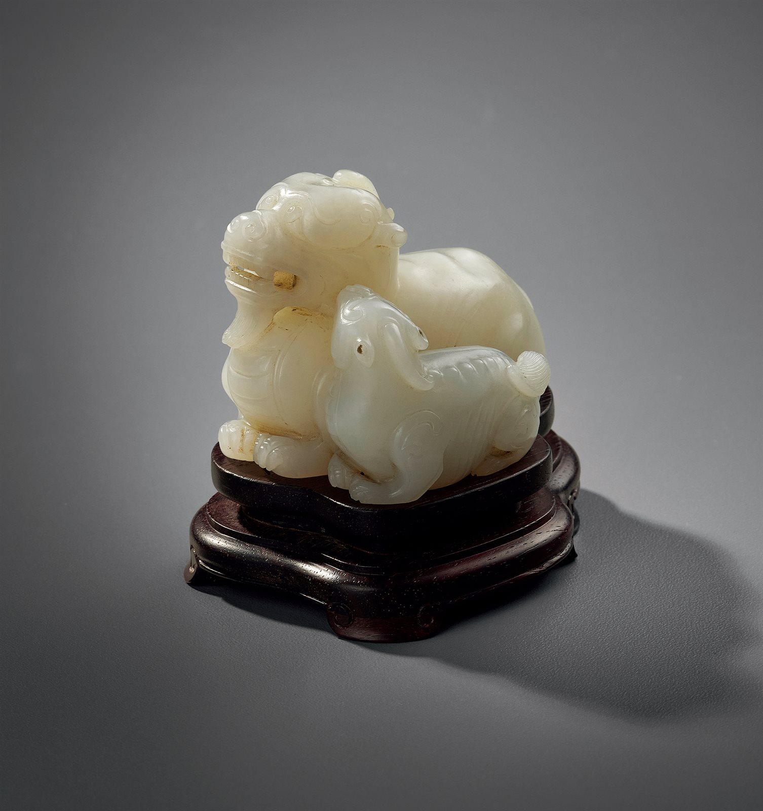 清 白玉雕子母瑞兽摆件