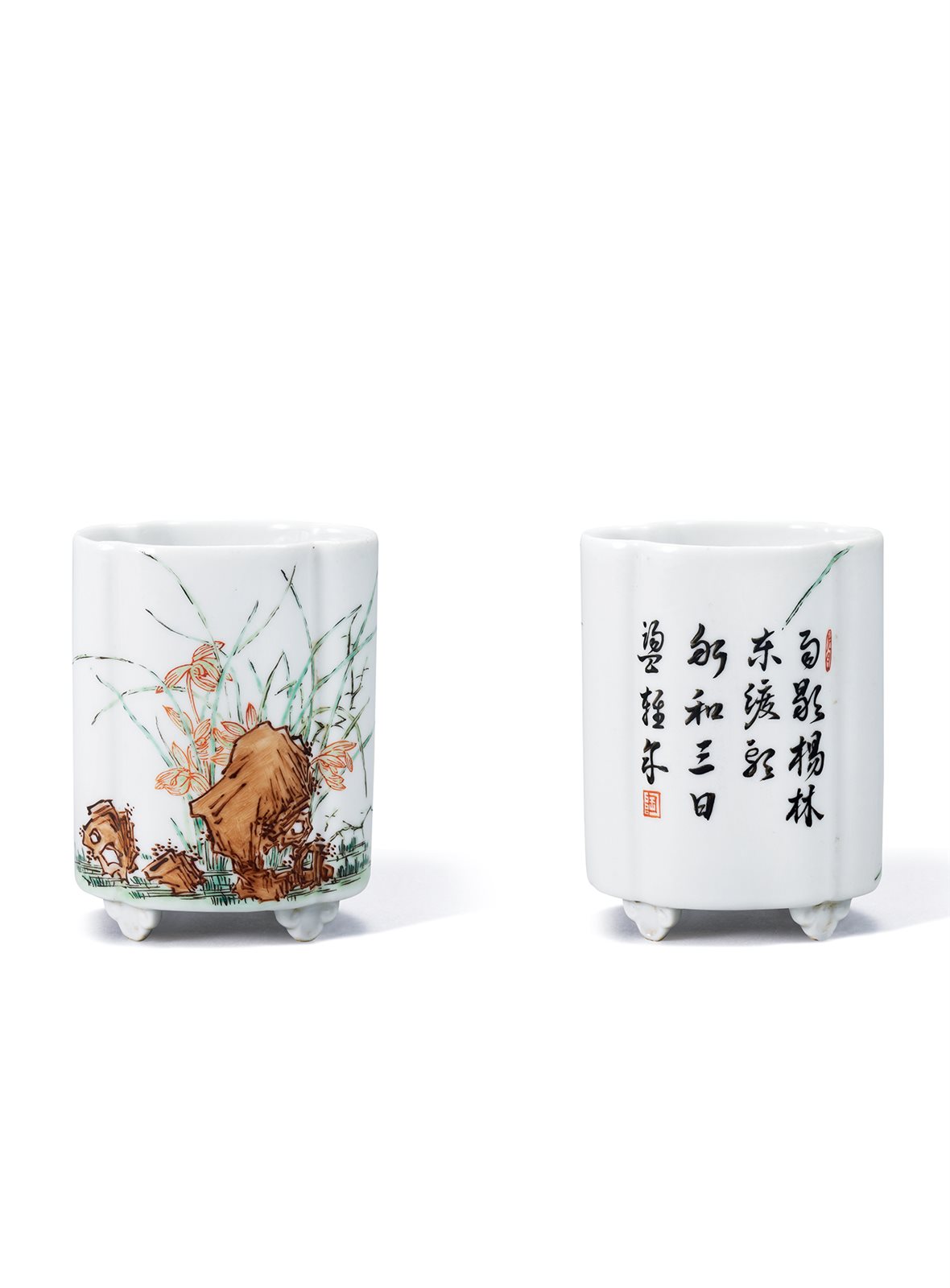 民国 粉彩兰石图诗文海棠形笔筒